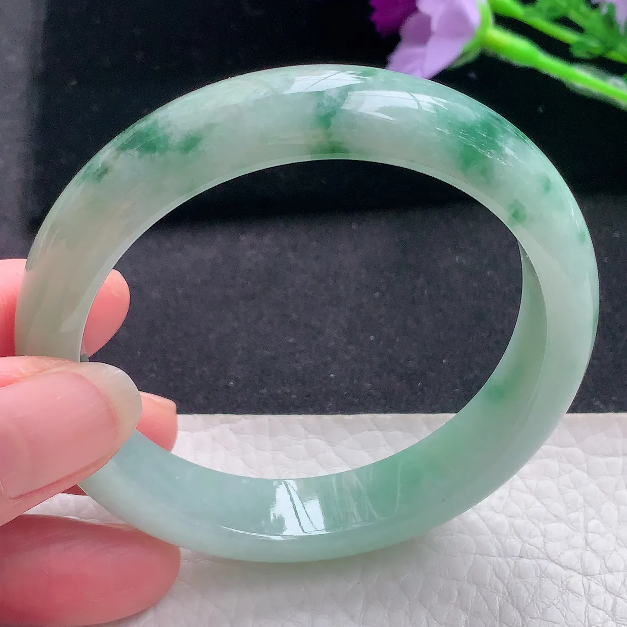 js自然光56.5*13*7.8美人镯 缅甸翡翠a货水润飘花宽边玉手镯玉手环