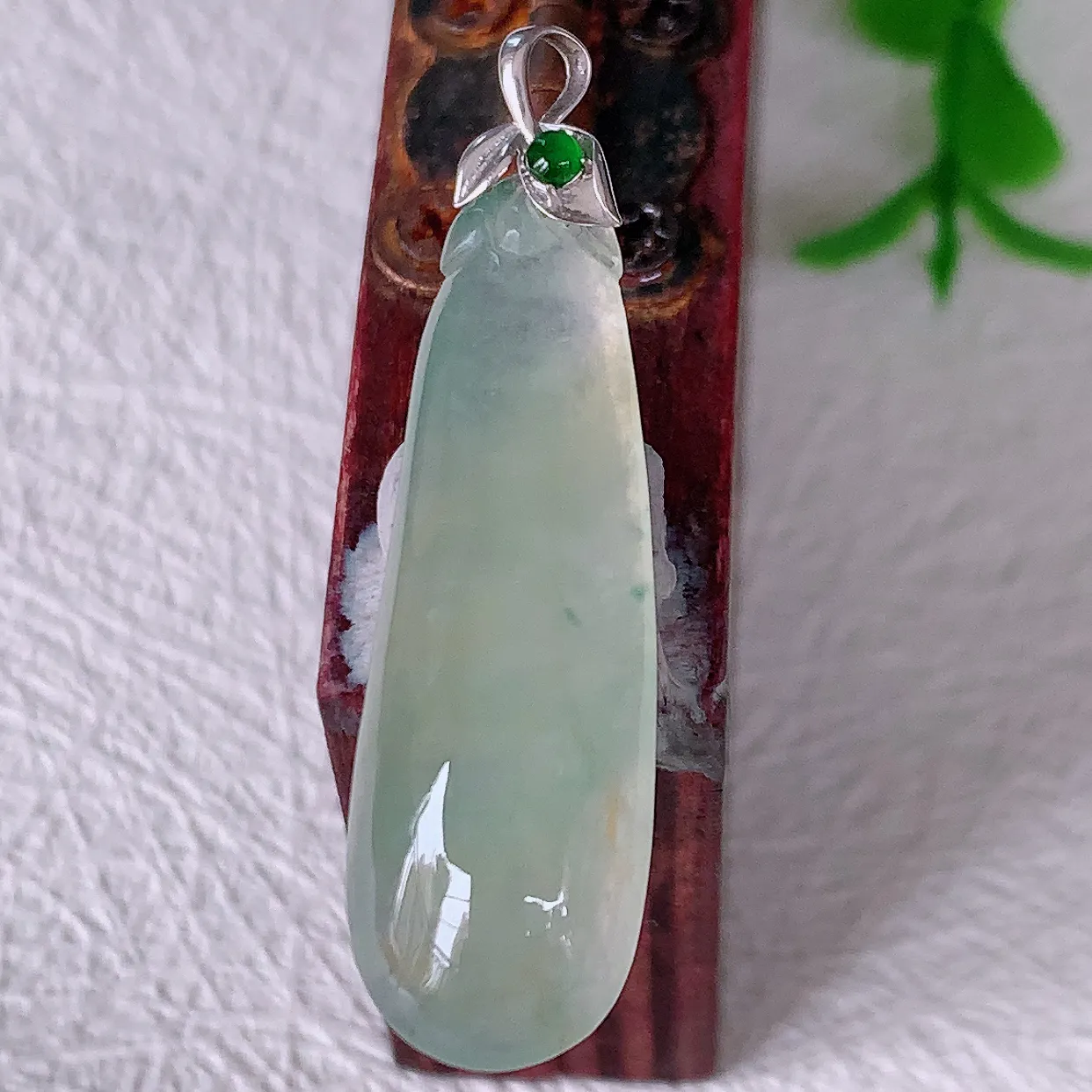 18K金镶嵌冰种黄加绿翡翠招财福瓜吊坠，精美饱满福瓜，种水足，形态圆润饱满，福相十足 ！#12.20