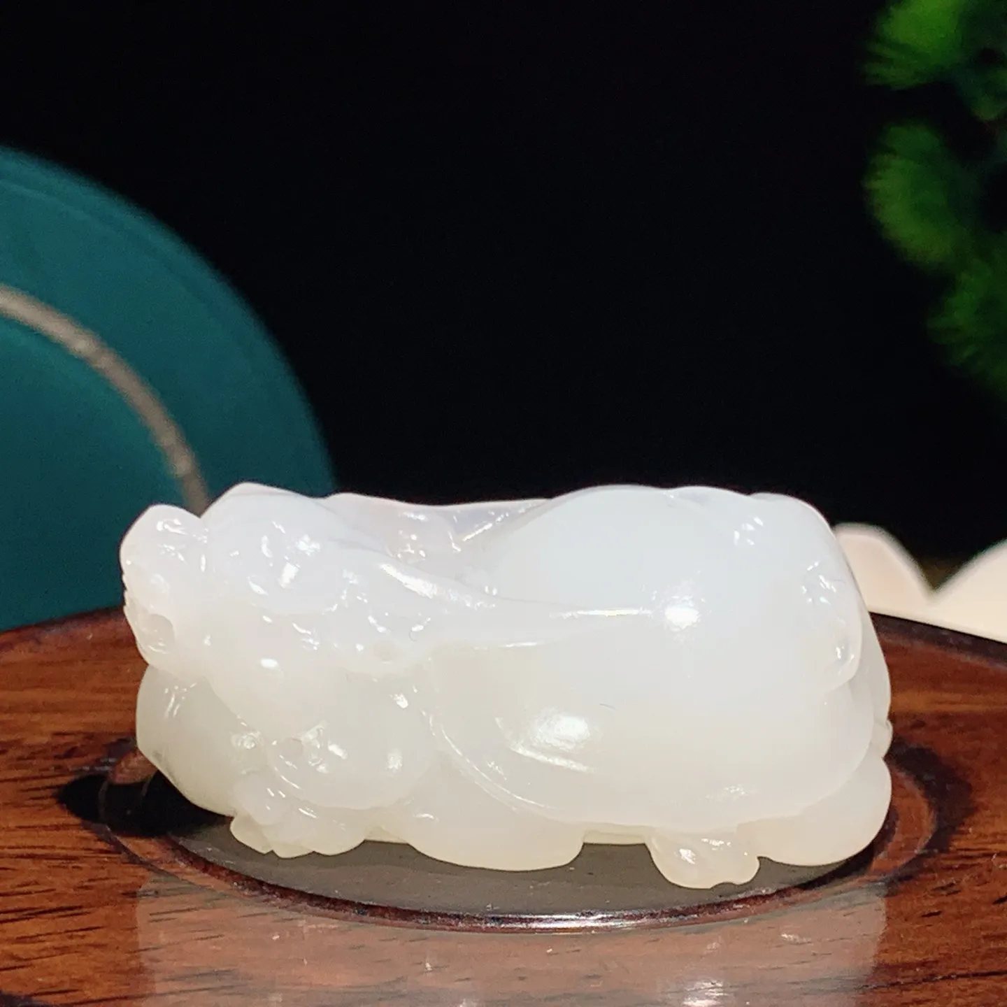 和田玉白玉羊脂白富贵长寿龙龟挂件。尺寸41/27/19重30克。玉质细腻油润。手推出油。佩戴高端典雅。lt251220