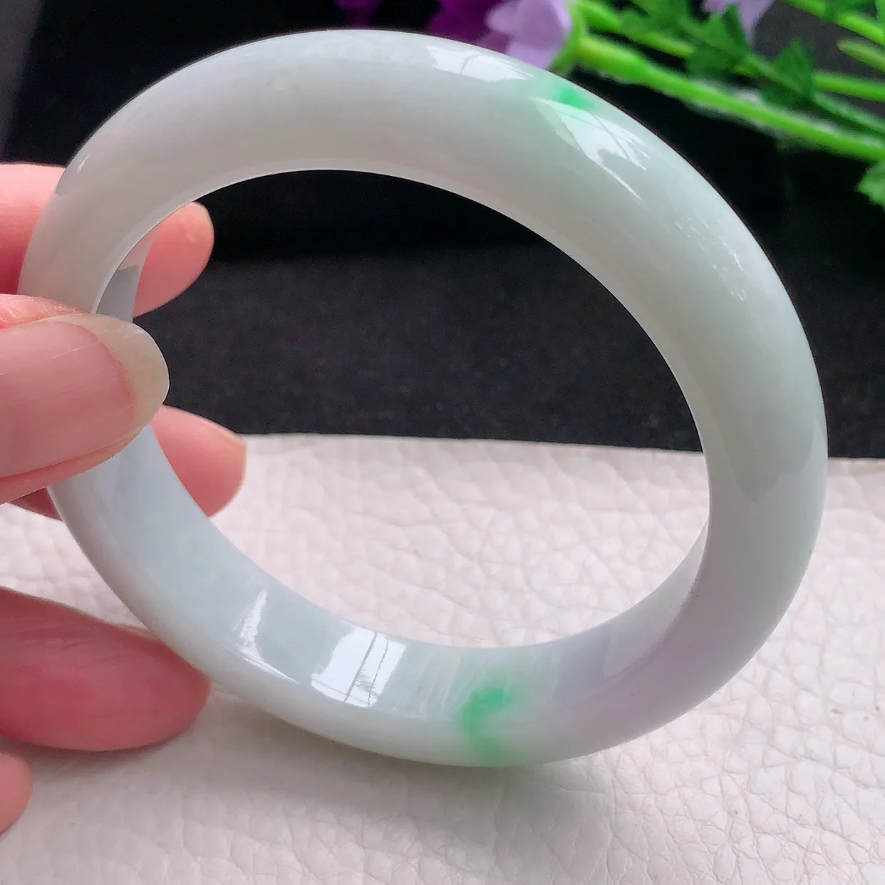 xx自然光57.5*13*9平安镯 翡翠A货水润飘绿宽边玉手镯玉手环