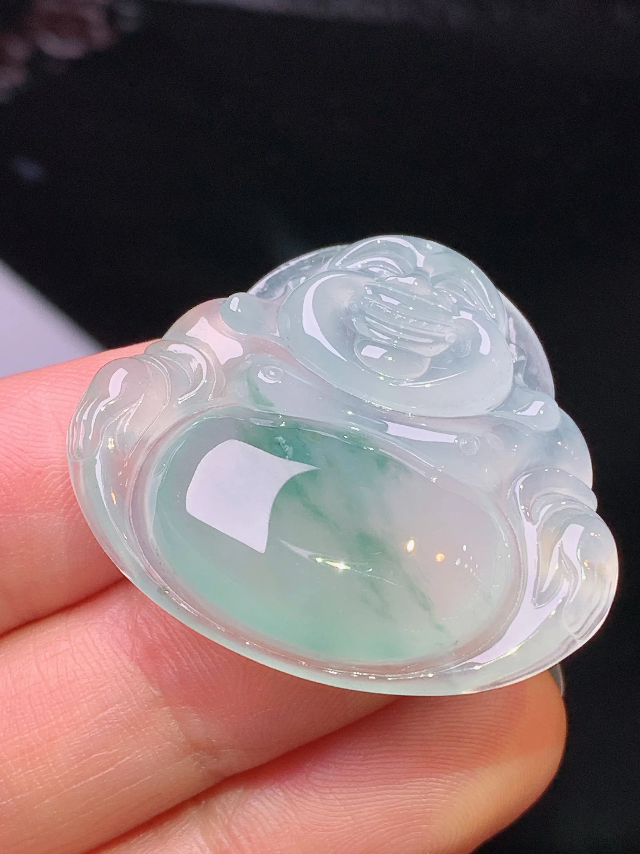 冰种飘绿佛公吊坠 玉质细腻 色泽清新艳丽 整体尺寸30.6*34*6.2