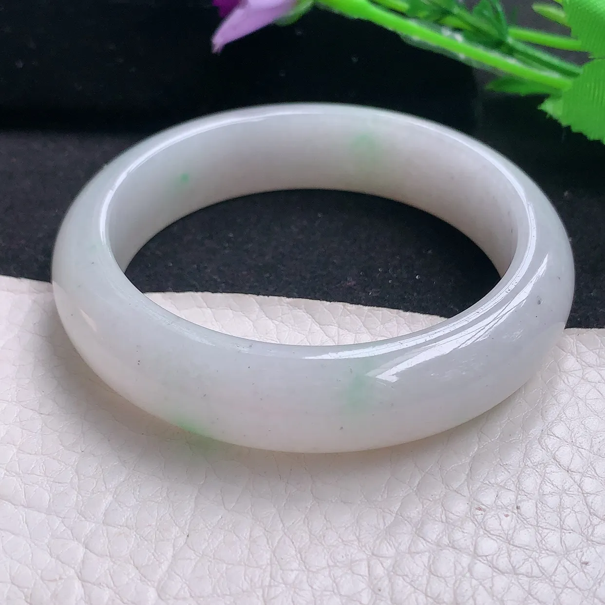 ee自然光55*14*8.4平安镯 缅甸翡翠A货飘绿宽边玉手镯玉手环