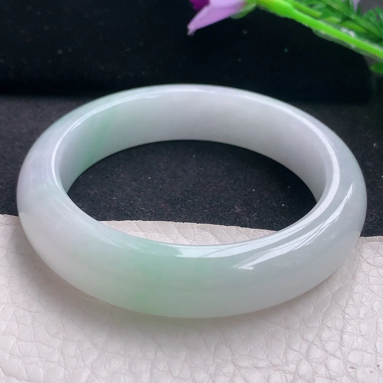 nr自然光53*13*8.8平安镯 缅甸翡翠a货水润清新飘绿宽边玉手镯玉手环