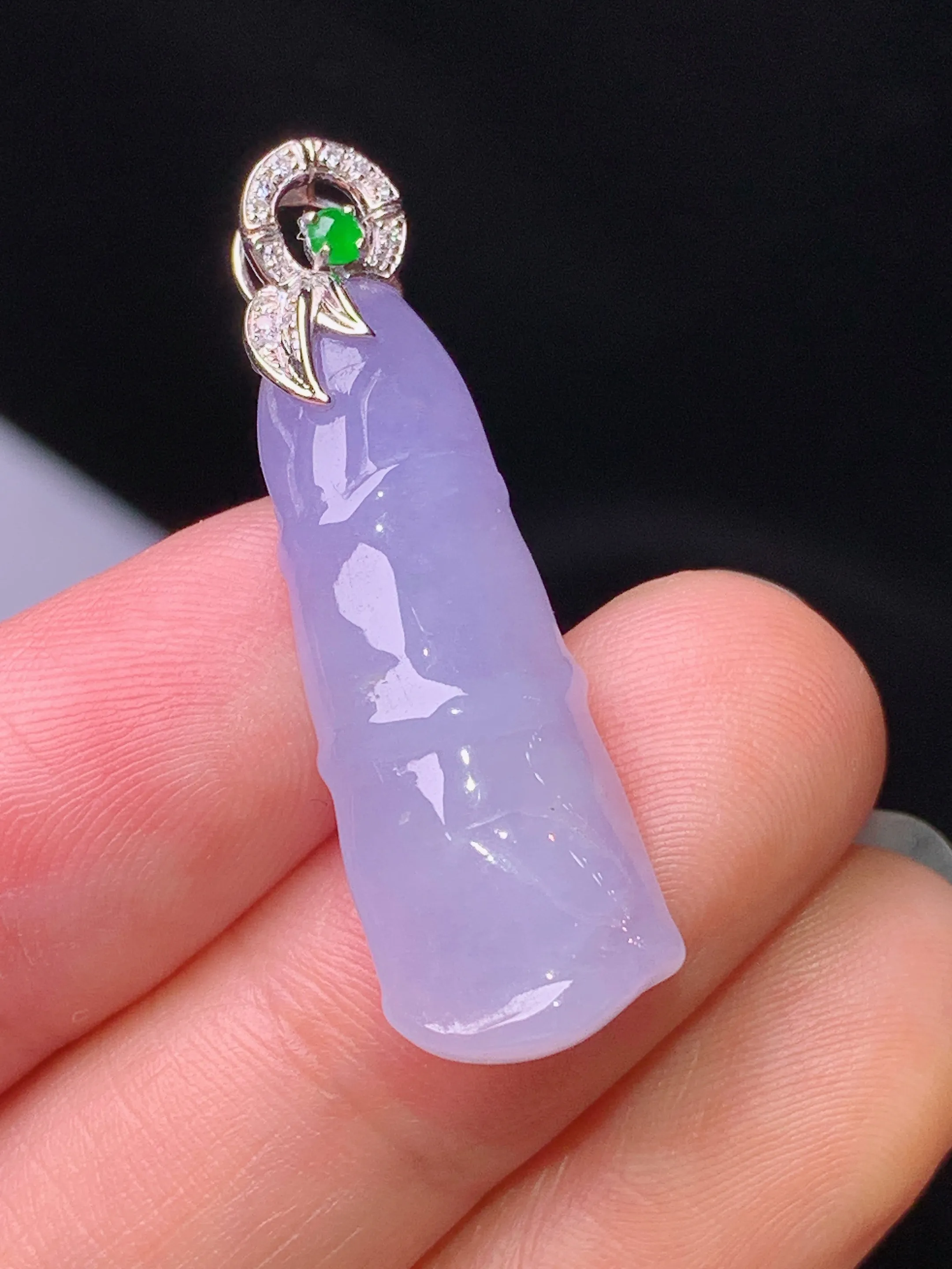 18k金钻镶嵌紫罗兰竹节吊坠 玉质细腻 色泽清新艳丽 整体尺寸34.3*10.8*5.3