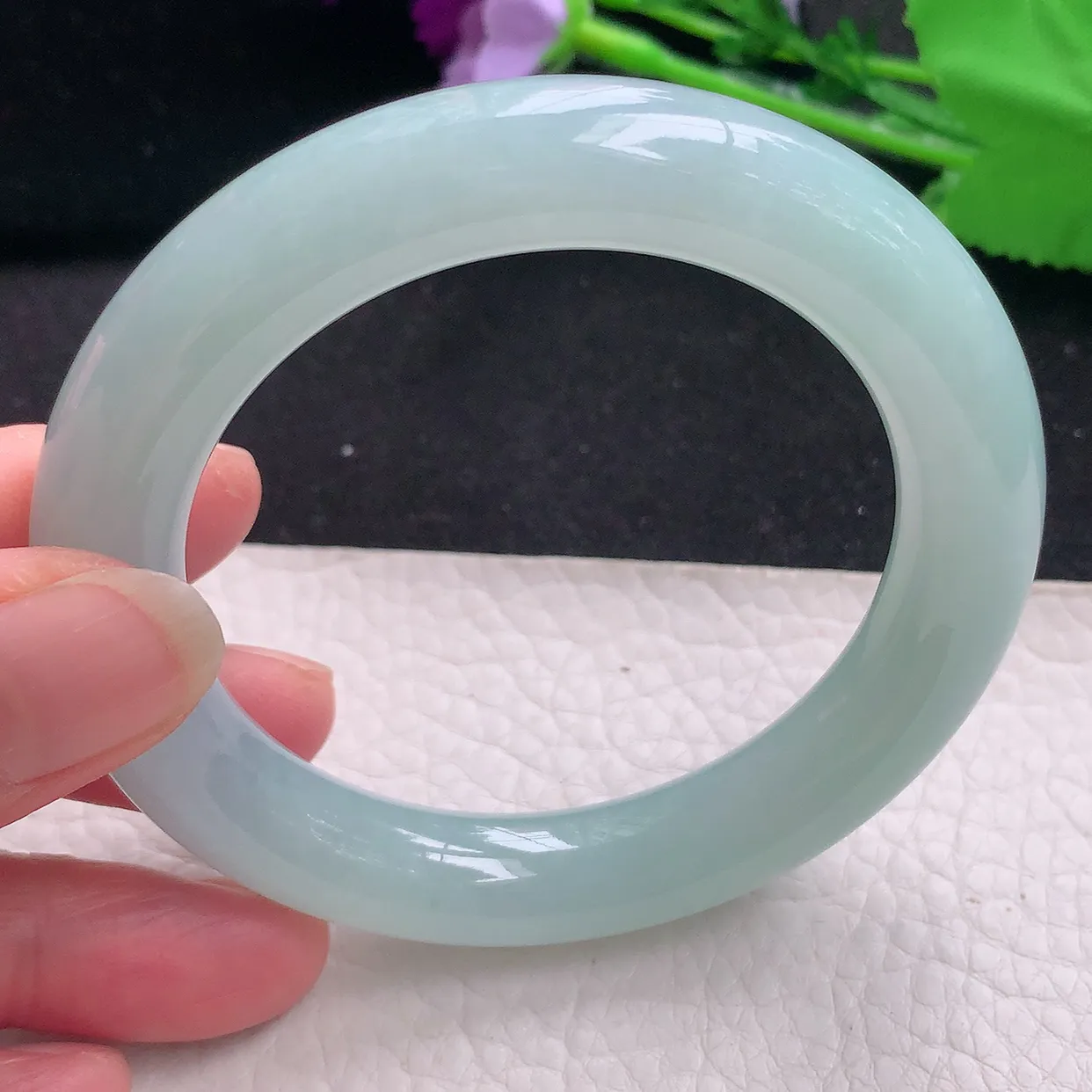 nc自然光55*11.5*11胖圆镯 翡翠玉手镯冰胶浅绿圆条玉手环 美人镯