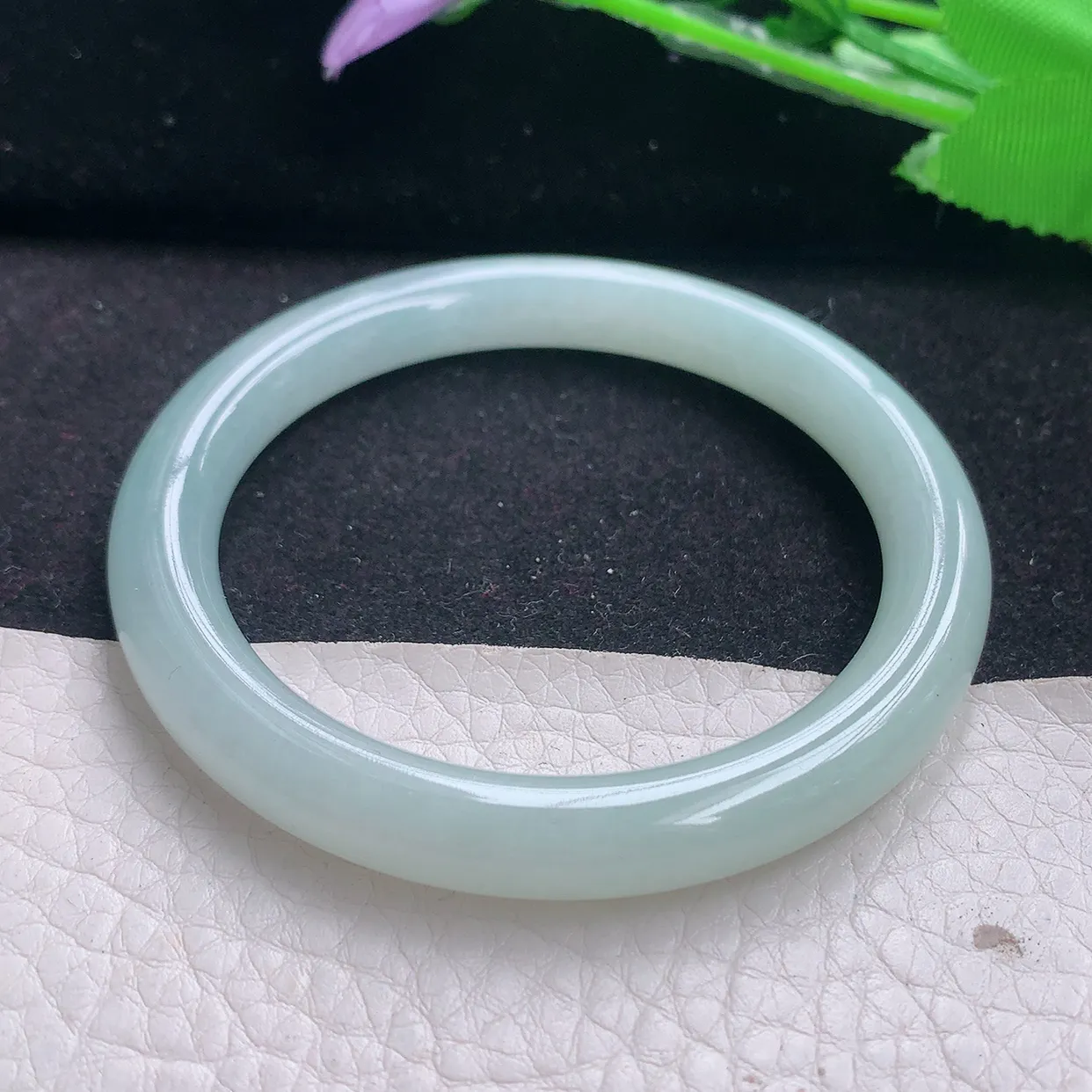 n小圈口52*8美人镯 翡翠A货玉手镯浅绿水润圆条玉手环 叮当镯