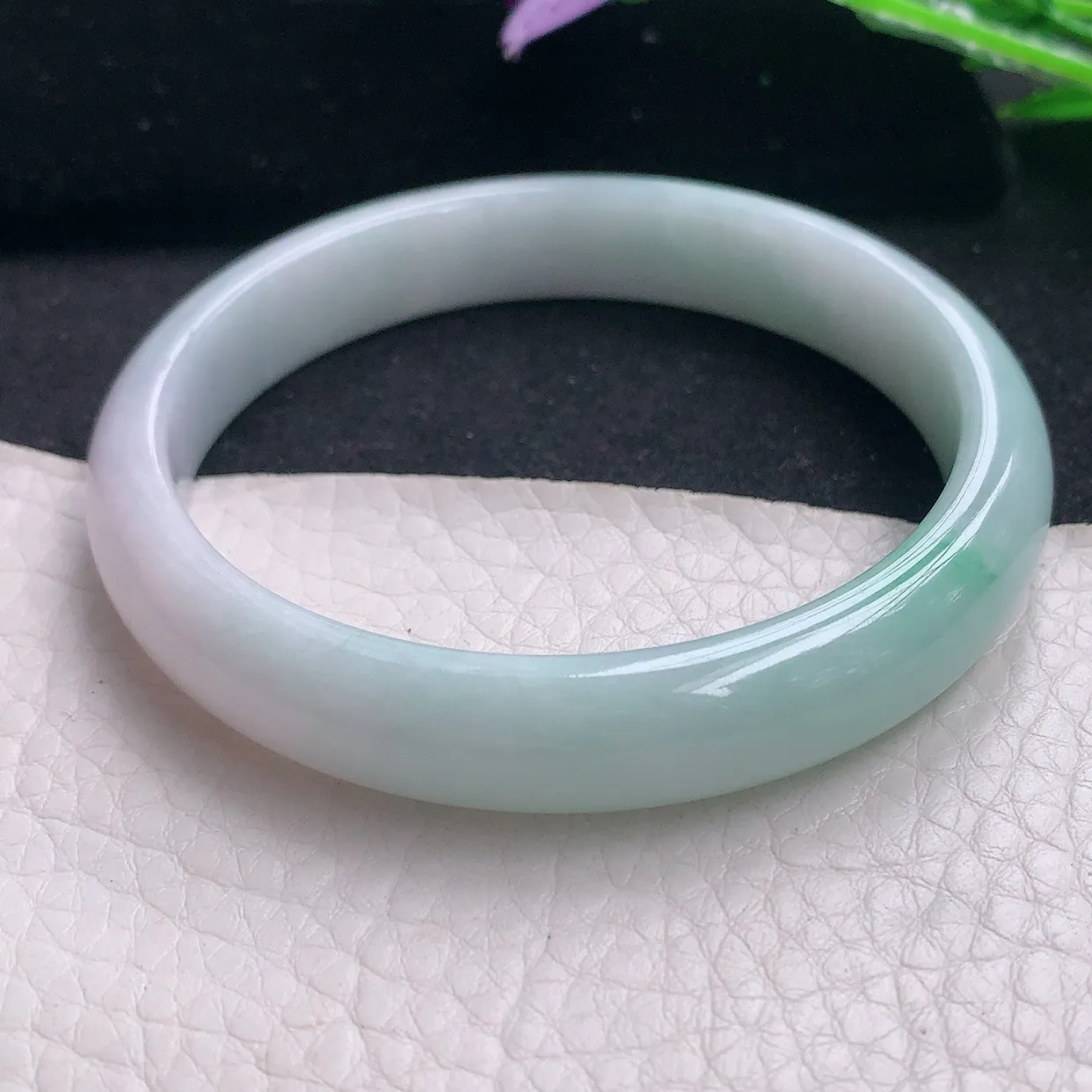 xx自然光58*11*7平安镯 翡翠A货淡春带彩宽边玉手镯玉手环