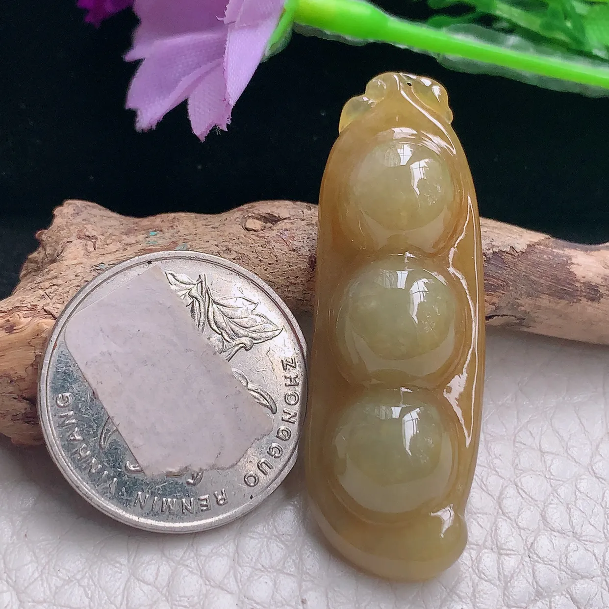 Lz实拍46*15.8*9.5天然翡翠a货黄翡四季豆玉坠 饱满平安福豆连中三元豆荚