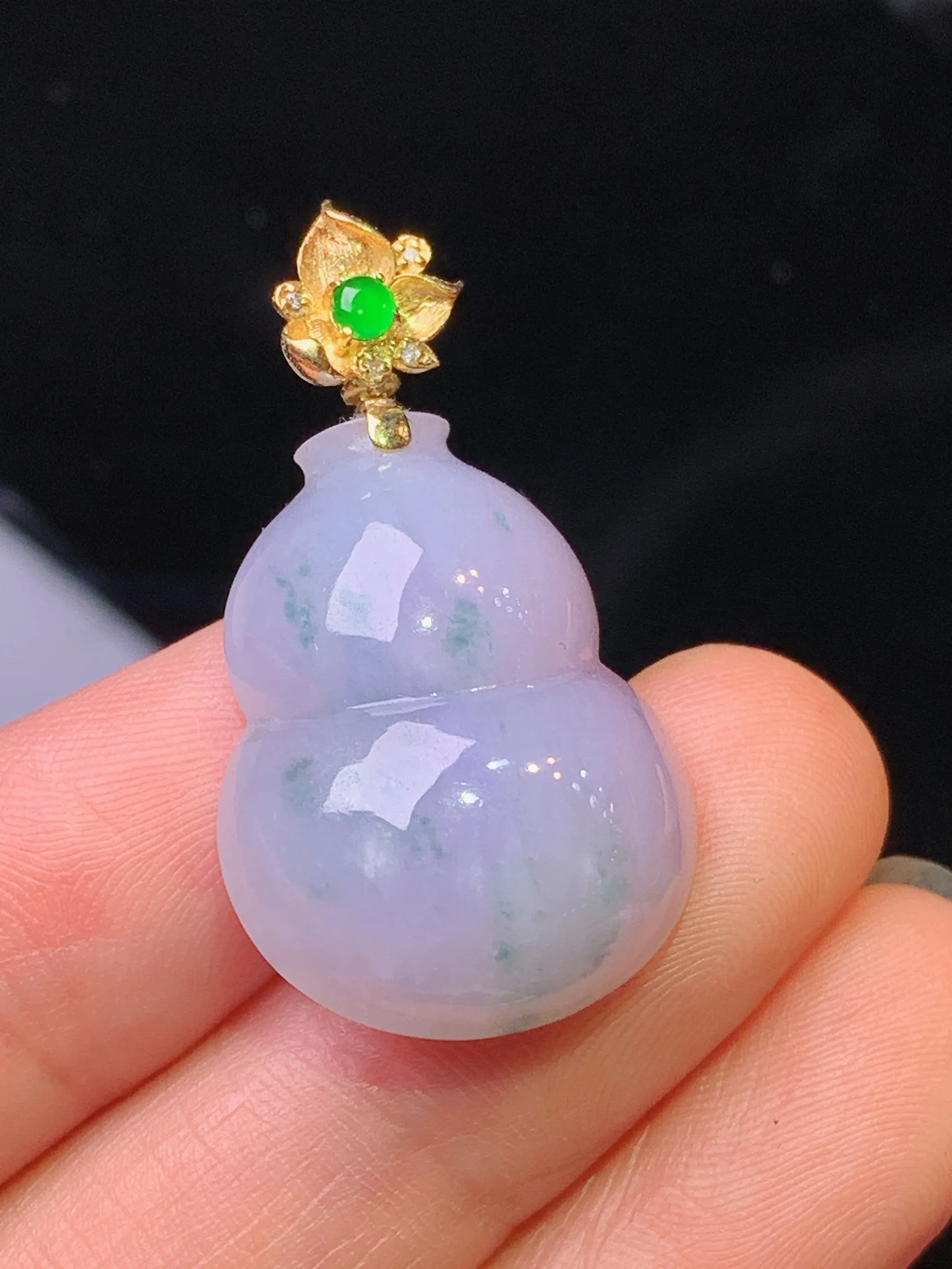 18k金钻镶嵌紫罗兰飘花吊坠 玉质细腻 色泽清新艳丽 整体尺寸33.2*18.5*9.2