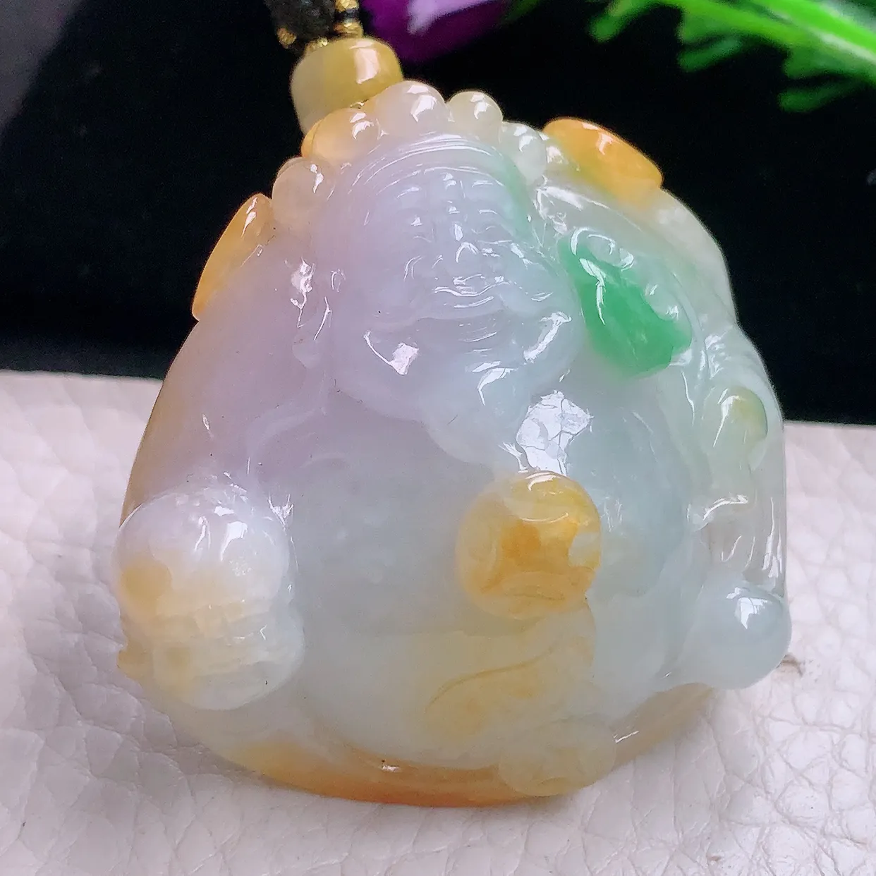 yl实拍46.2*48.8*21.8天然翡翠a货三彩黄加绿财神爷吊坠招财进宝玉坠