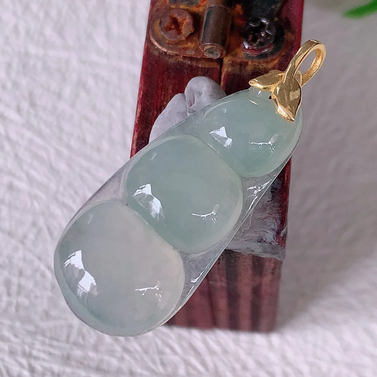 18K金镶嵌冰种翡翠四季豆吊坠，平安豆福豆玉坠，冰润通透，豆粒饱满，寓意：豆蔻年华！#12.28