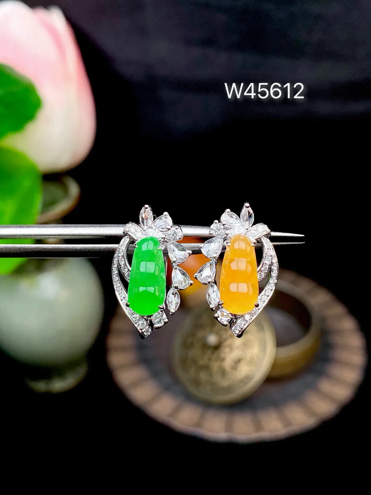 【冰种满绿+黄翡福豆耳钉】种水上乘，阳绿色泽，纯净通透，收藏品质，18k金钻豪华镶嵌，裸石尺寸10*