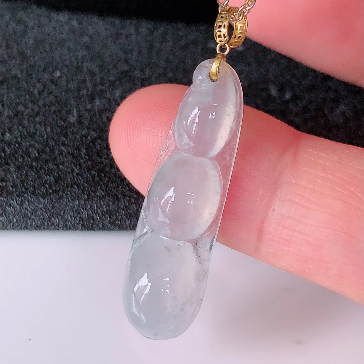 18K金镶嵌冰种翡翠四季豆吊坠，平安豆福豆玉坠，冰润通透，豆粒饱满，寓意：豆蔻年华！#1.20