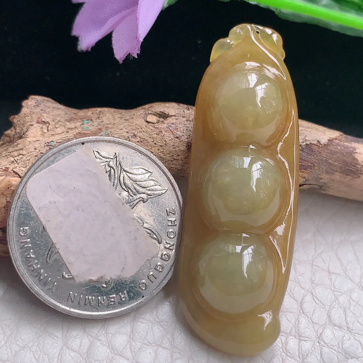 Lz实拍46*15.8*9.5天然翡翠a货黄翡四季豆玉坠 饱满平安福豆连中三元豆荚