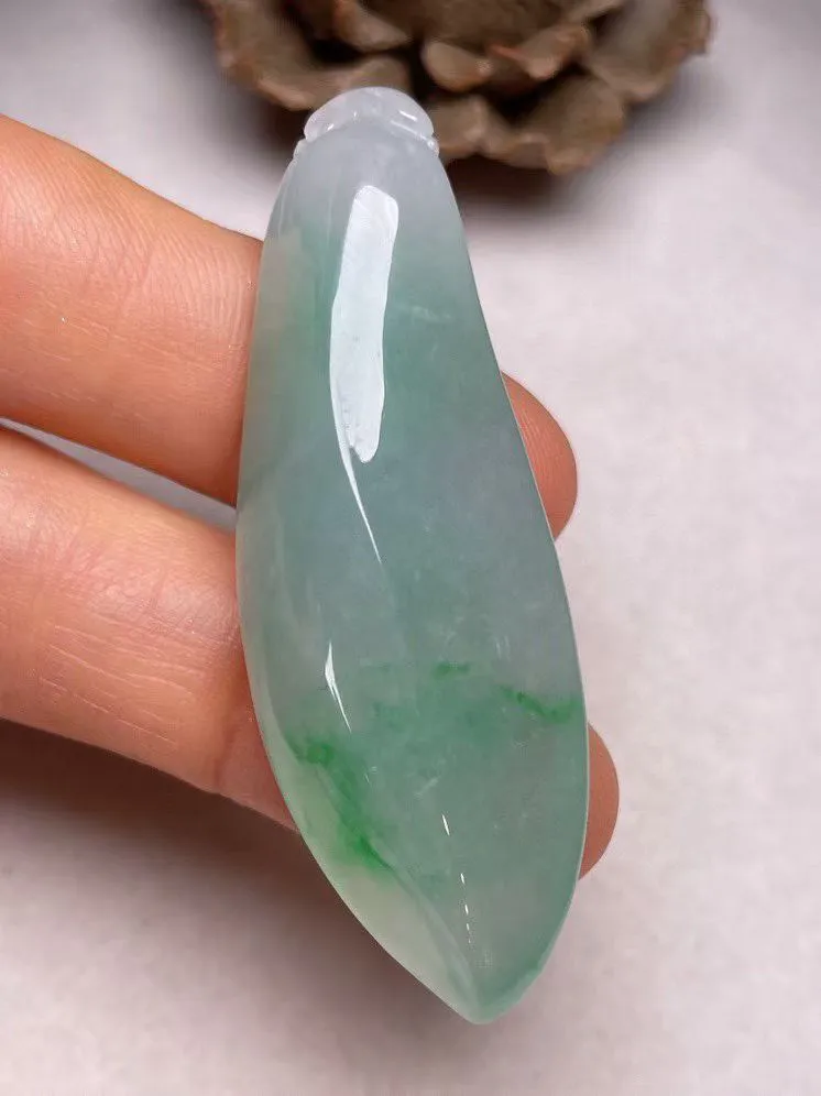 冰糯种飘绿【福瓜】吊坠，种水好，玉质细腻 ，卖相好.