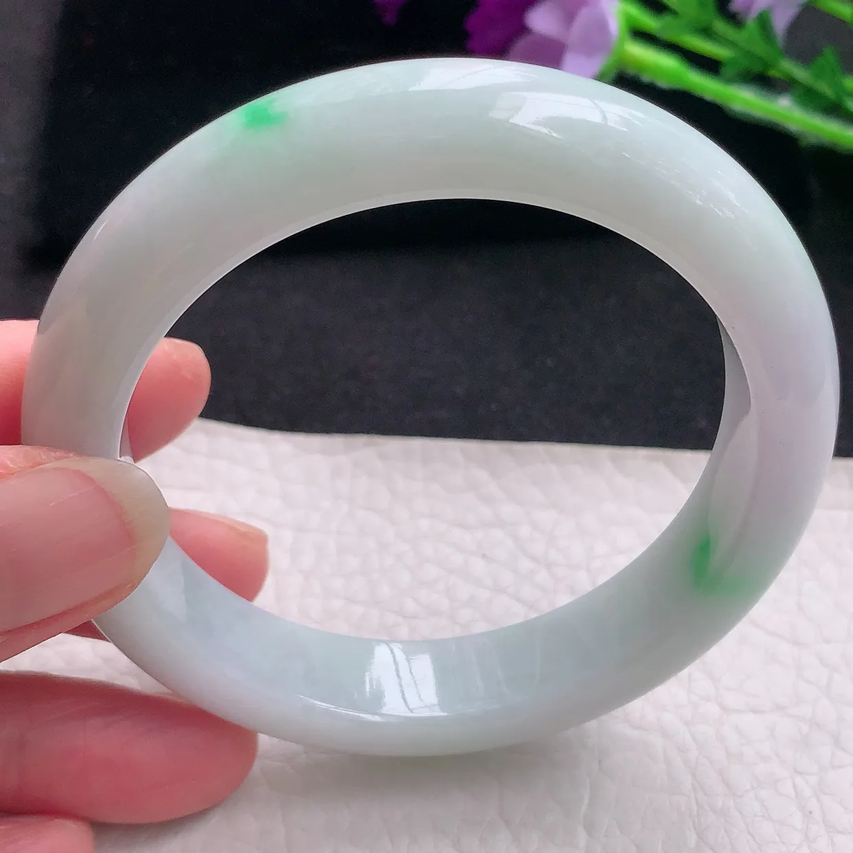 xx自然光57.5*13*9平安镯 翡翠A货水润飘绿宽边玉手镯玉手环