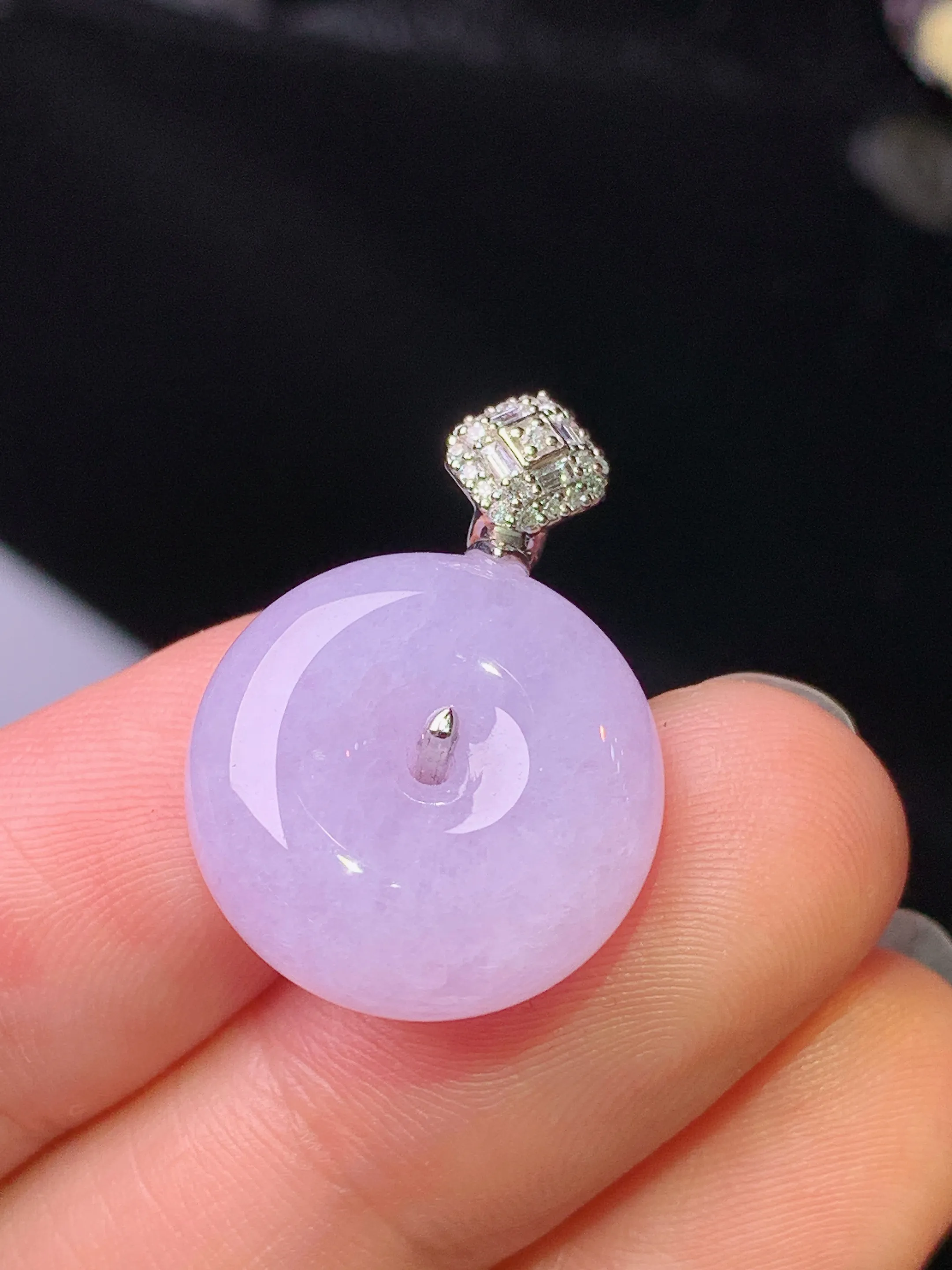 18k金钻镶嵌紫罗兰平安扣吊坠 玉质细腻 色泽清新艳丽 整体尺寸24*17*7.3