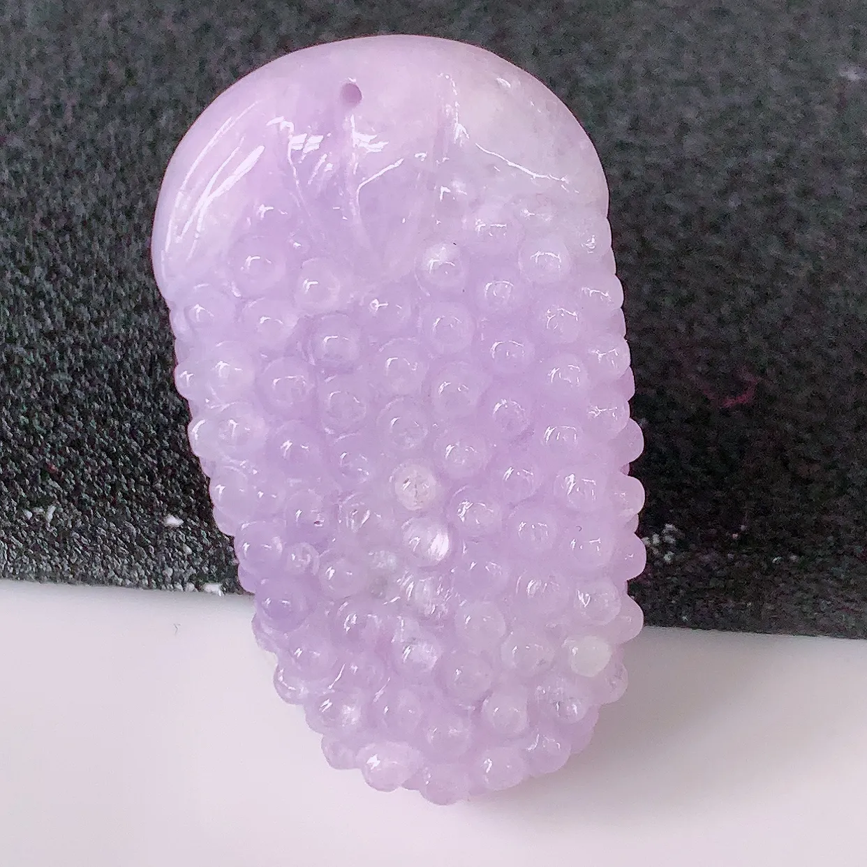 自然光实拍，冰胶紫罗兰翡翠葡萄吊坠，多子多福，翠色灵动，种老水足，寓意好，品相佳，佩戴佳品！#57.20