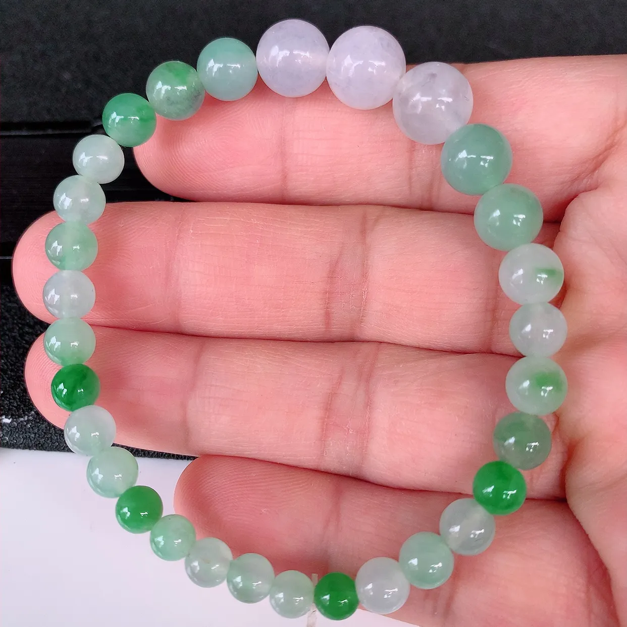 自然光实拍，冰种飘绿翡翠手串手链，种老水足，冰清玉润  颜色漂亮  #001.1取一尺寸9.6*5.8