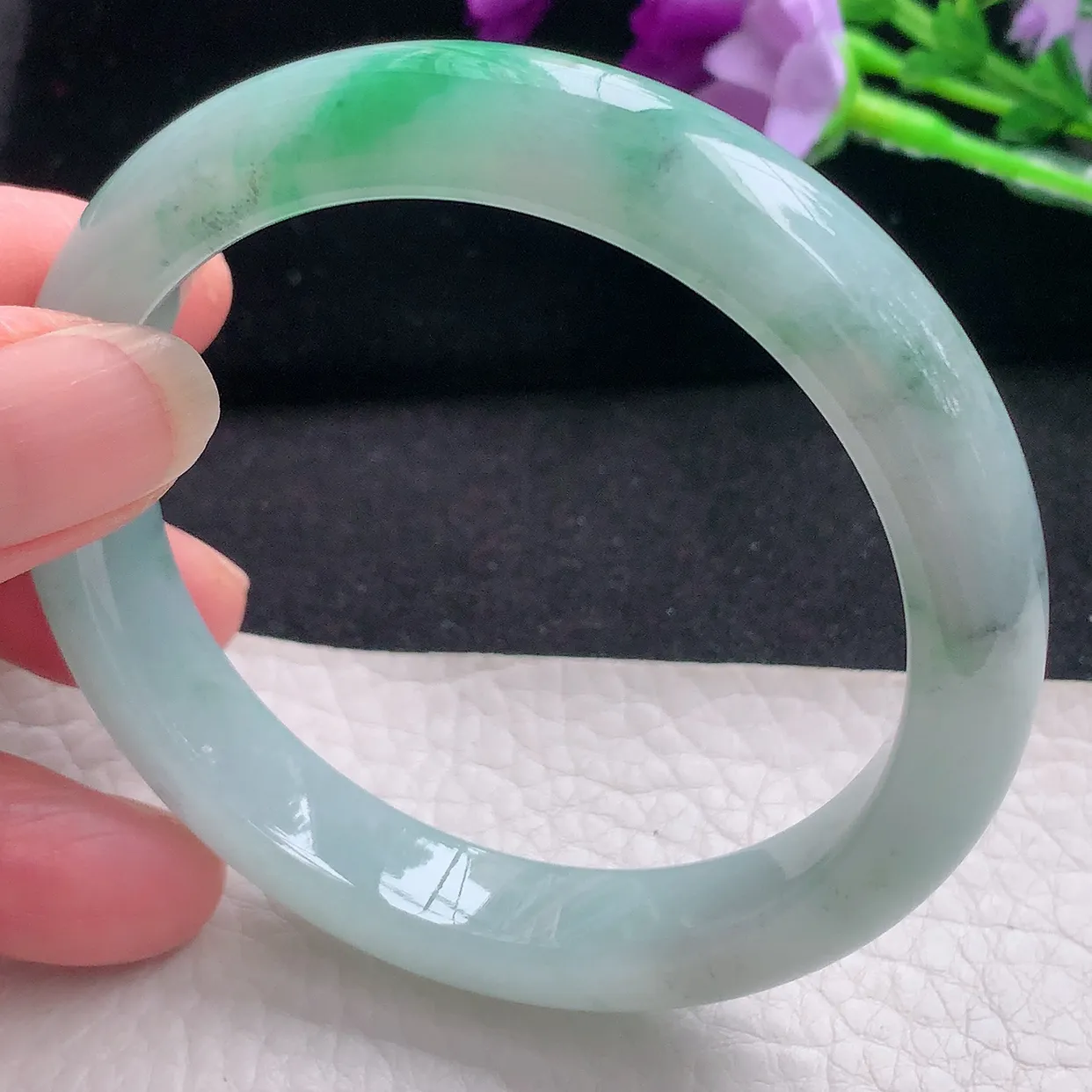 xx自然光56.5*11*8平安镯 翡翠A货飘绿宽边玉手镯玉手环