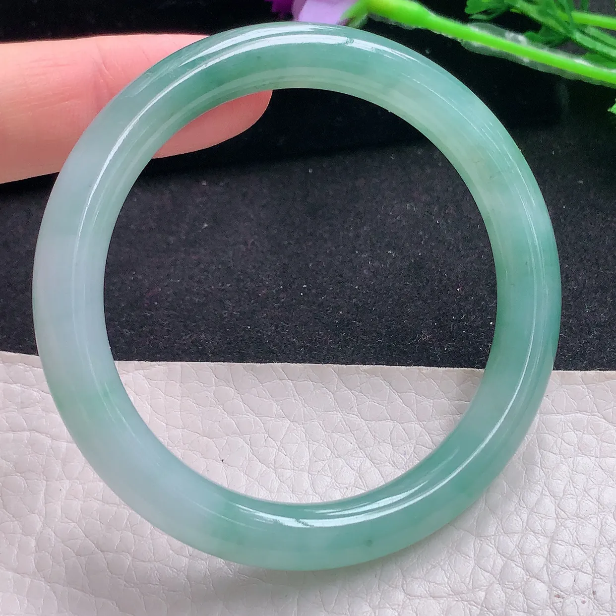 xo自然光53.5*8.5美人镯 缅甸翡翠A货飘花圆条玉手镯玉手环