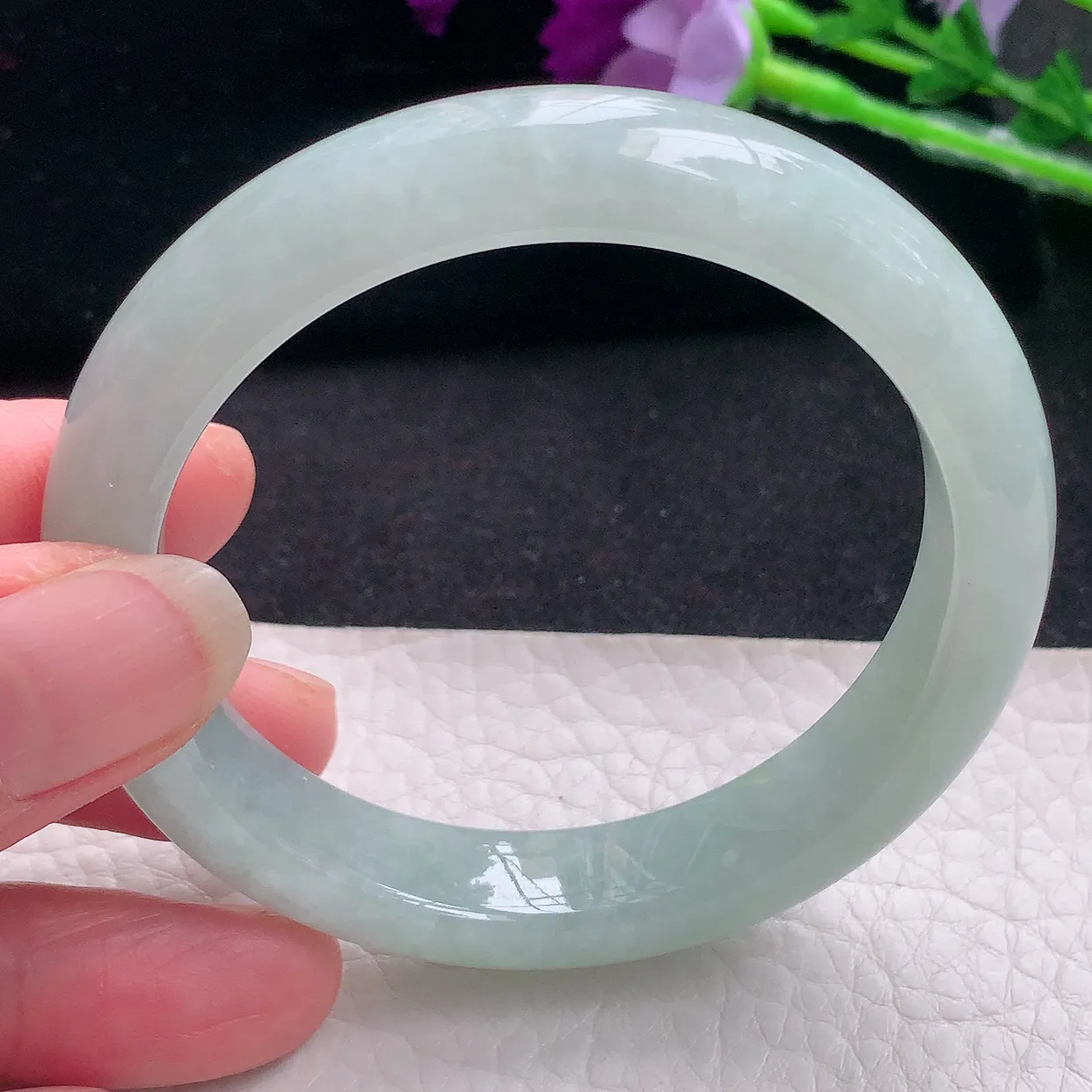 xx自然光54*11.3*8平安镯 翡翠A货水润浅绿宽边玉手镯玉手环