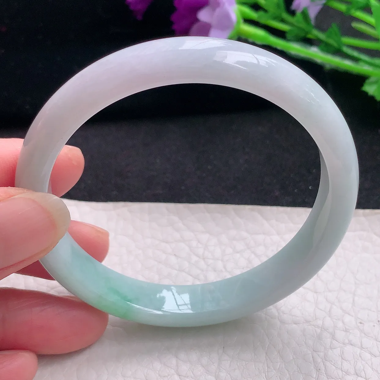 xx自然光58*11*7平安镯 翡翠A货淡春带彩宽边玉手镯玉手环