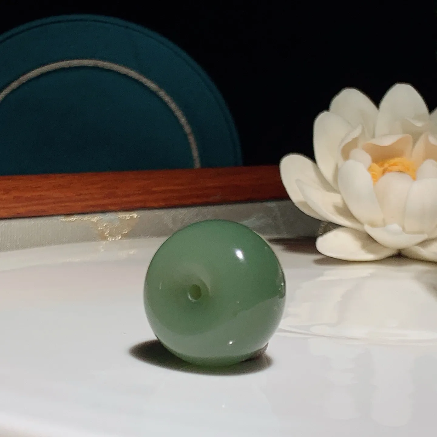 和田玉粉青俄罗斯碧玉平安扣挂件。尺寸23/14重14克。玉质细腻油润。手推出油。佩戴高端典雅。lt2