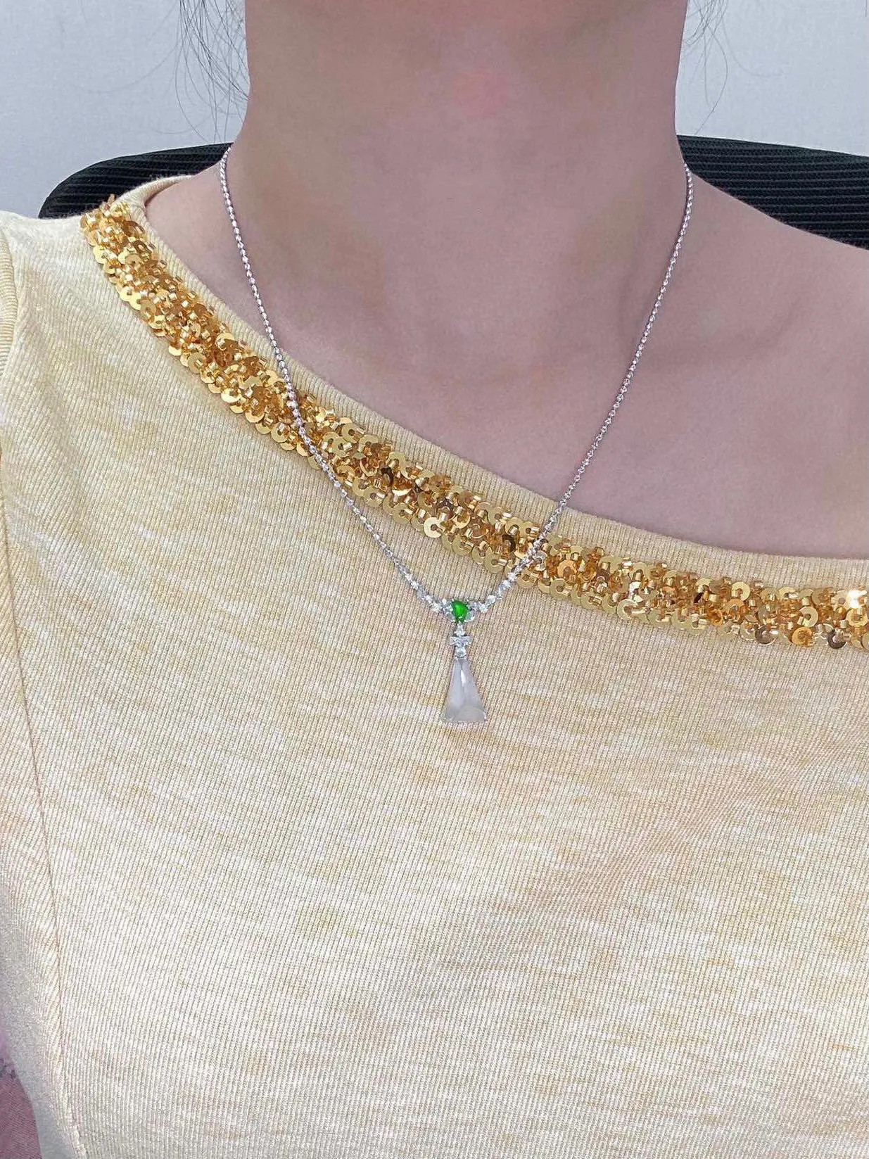 【冰种随形吊坠】饱满圆润，光泽闪耀，流行款，18K金钻镶嵌，裸石尺寸14.5*9.3*5.6毫米