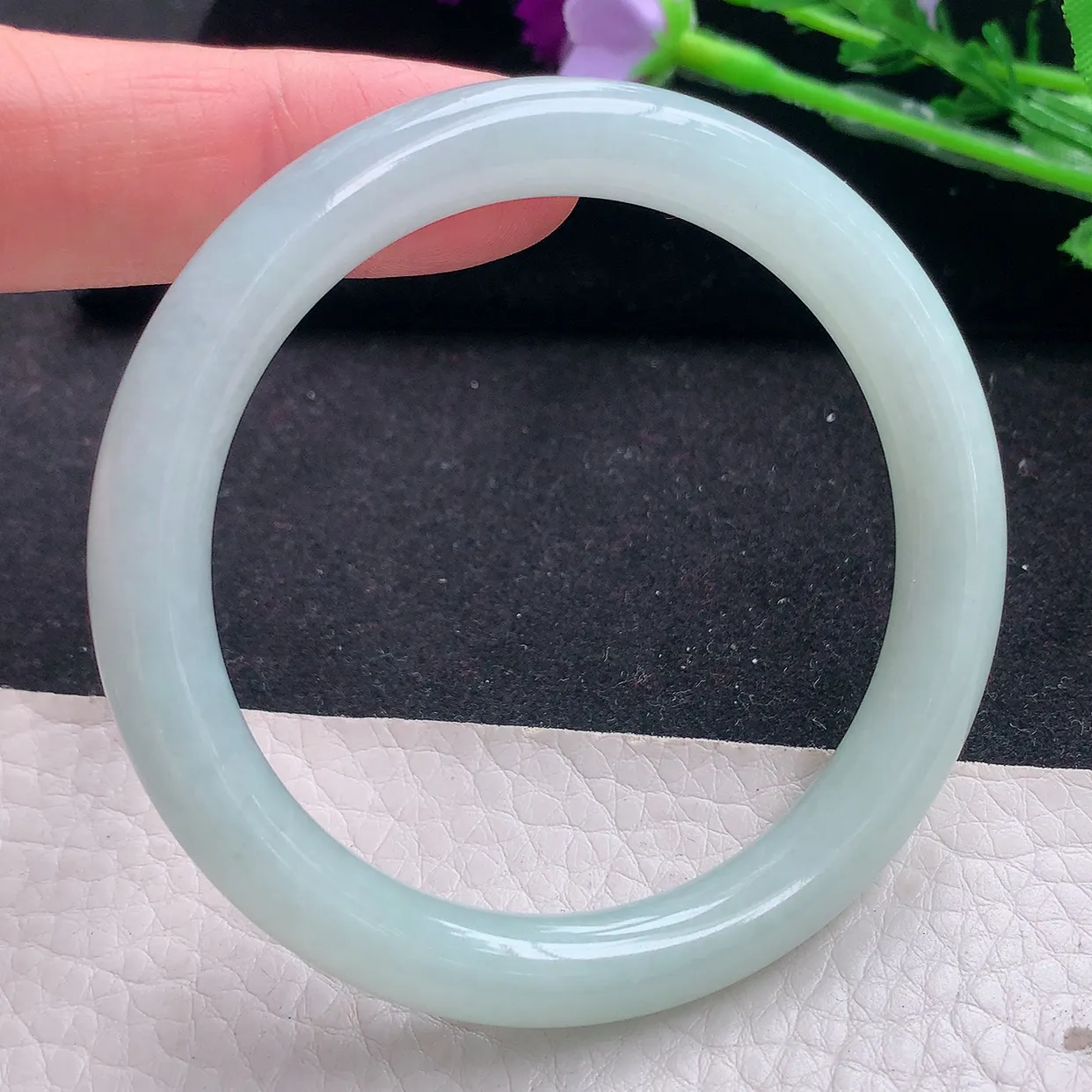 n小圈口52*8美人镯 翡翠A货玉手镯浅绿水润圆条玉手环 叮当镯