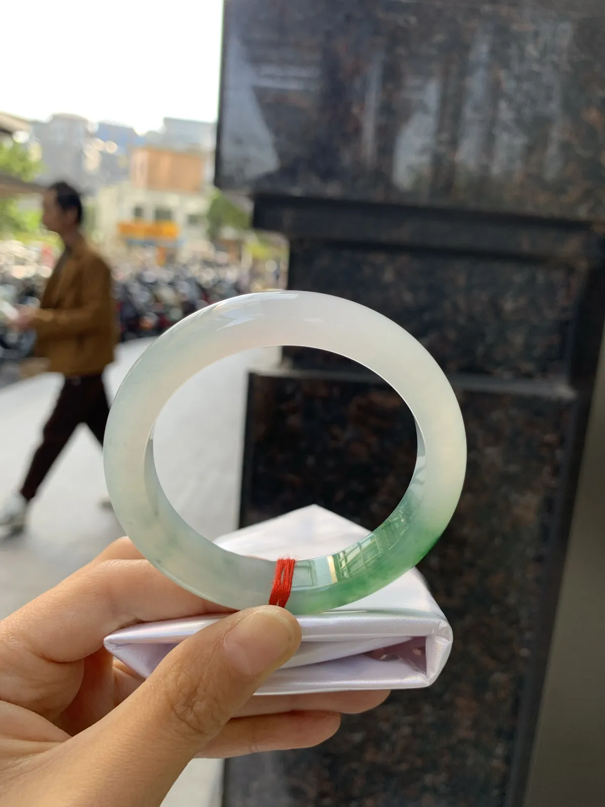 完美，冰润清爽，似云雾里的青松