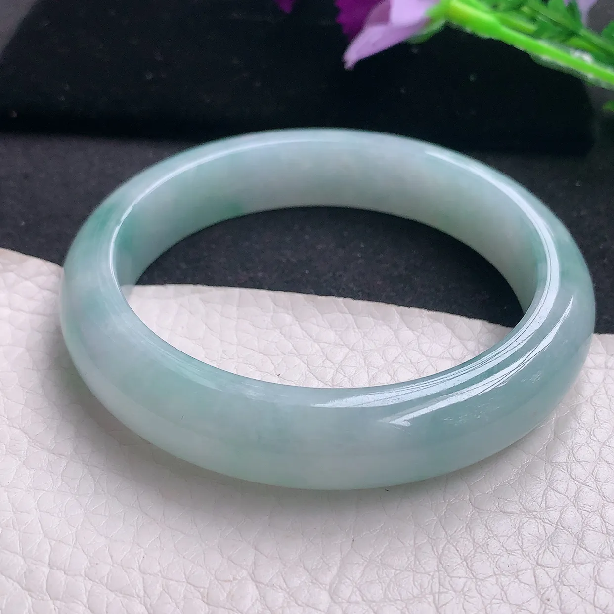 ee自然光58*13.6*8.5平安镯 缅甸翡翠A货飘绿宽边玉手镯玉手环