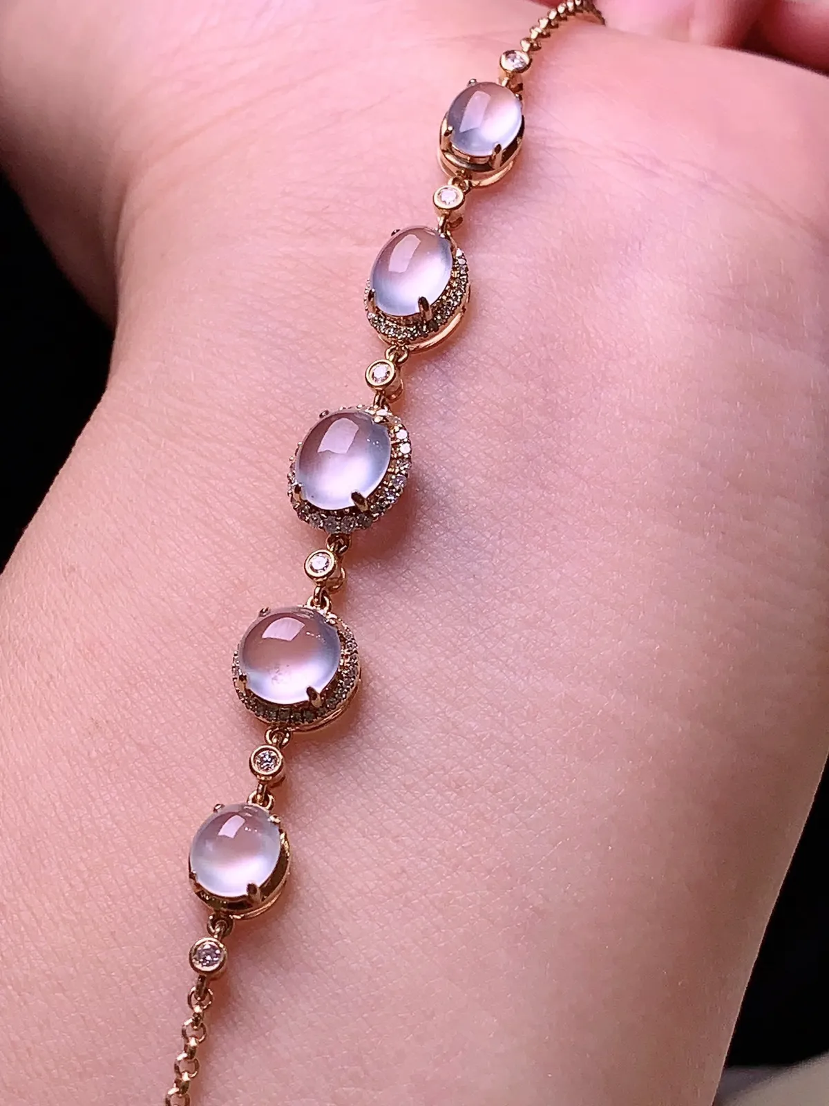 18k金钻镶嵌玻璃种蛋面手链 玉质细腻 色泽艳丽 整体尺寸65.8*8.2*5.8