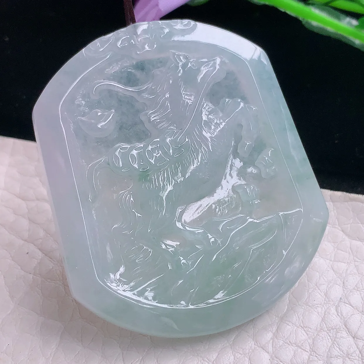 kh实拍48.5*42*5.6天然翡翠a货生肖马吊坠冰透精雕马上有钱玉坠