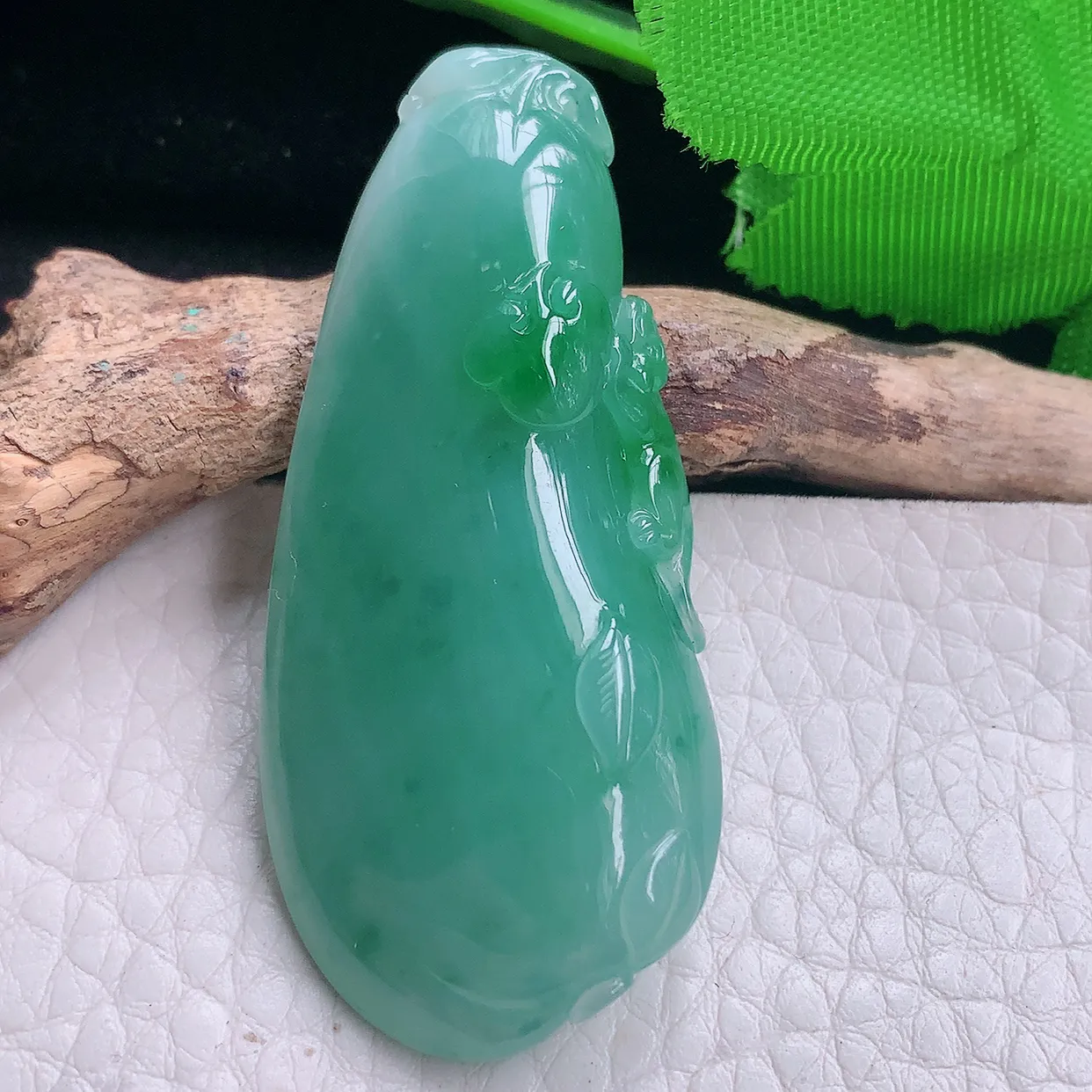 Lz实拍54.6*25*9天然翡翠a货蓝绿大福瓜吊坠冰透精雕吉祥如意玉坠