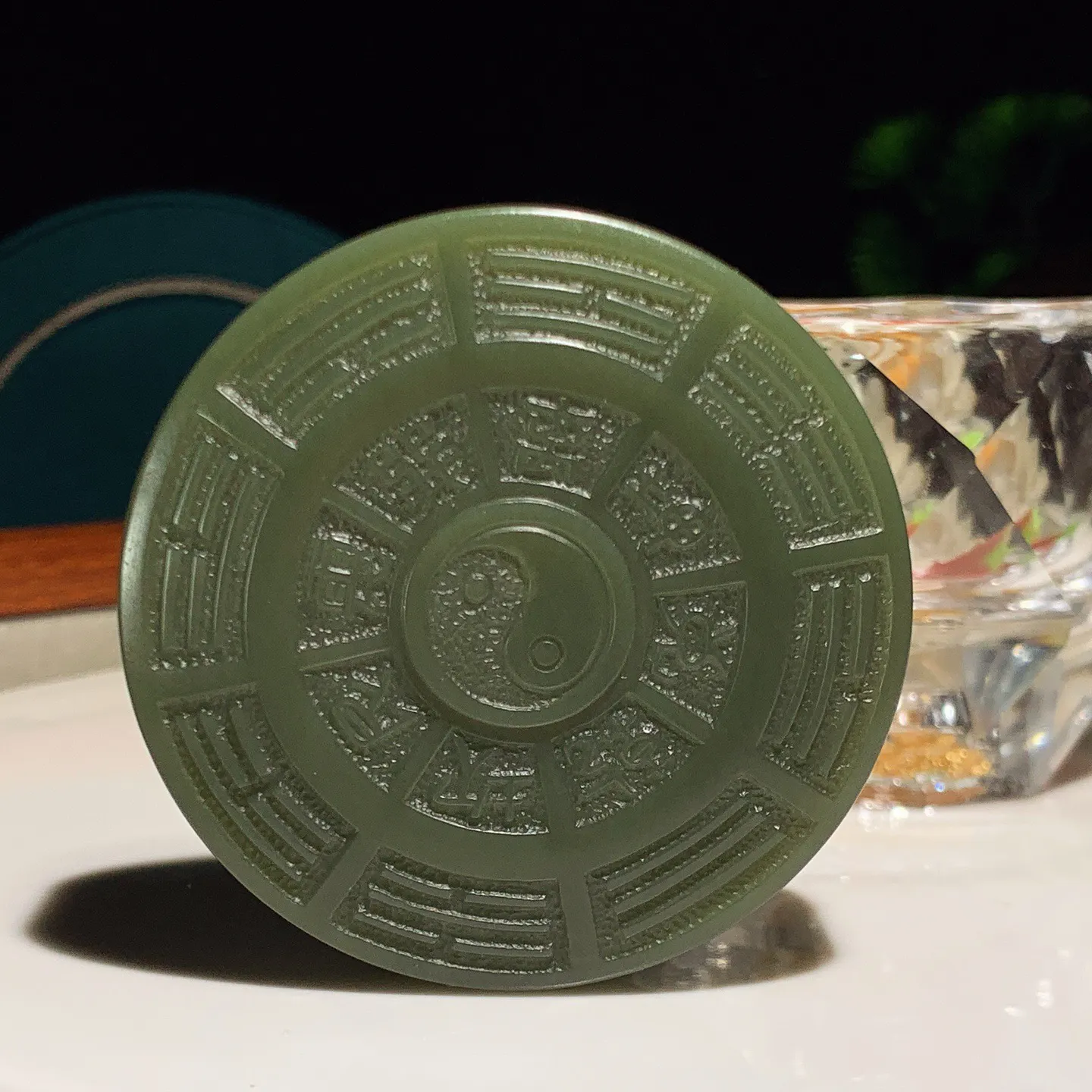 新疆和田玉若羌青黄口仿古龙凤圆牌挂件。尺寸56:14重91克。玉质细腻油润。手推出油。佩戴高端典雅。lt251220