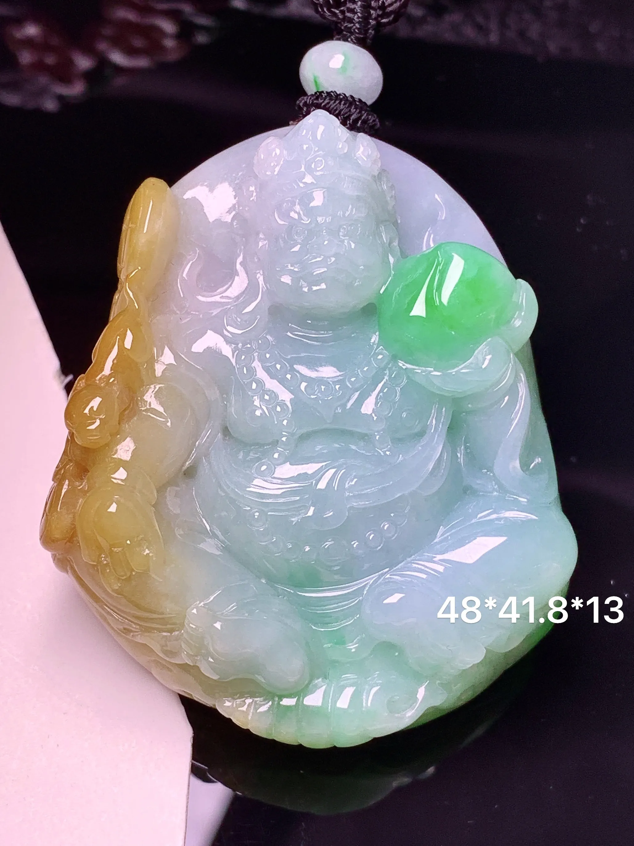 飘黄绿黄财神吊坠 玉质细腻 色泽清新艳丽 整体尺寸48*41.8*13