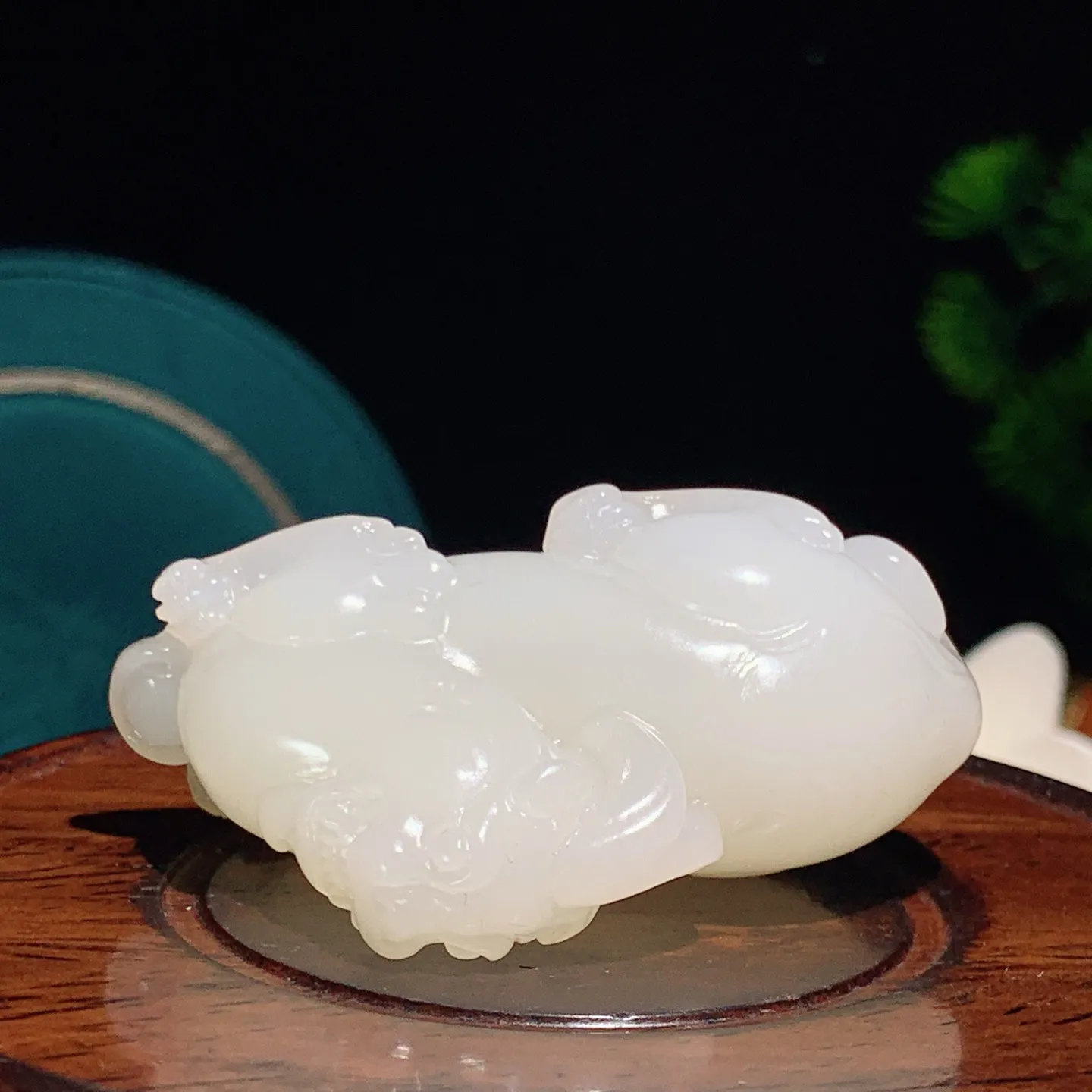 和田玉白玉羊脂白招财进宝貔貅挂件。尺寸54/24/29重41克。玉质细腻油润。手推出油。佩戴高端典雅。lt251220