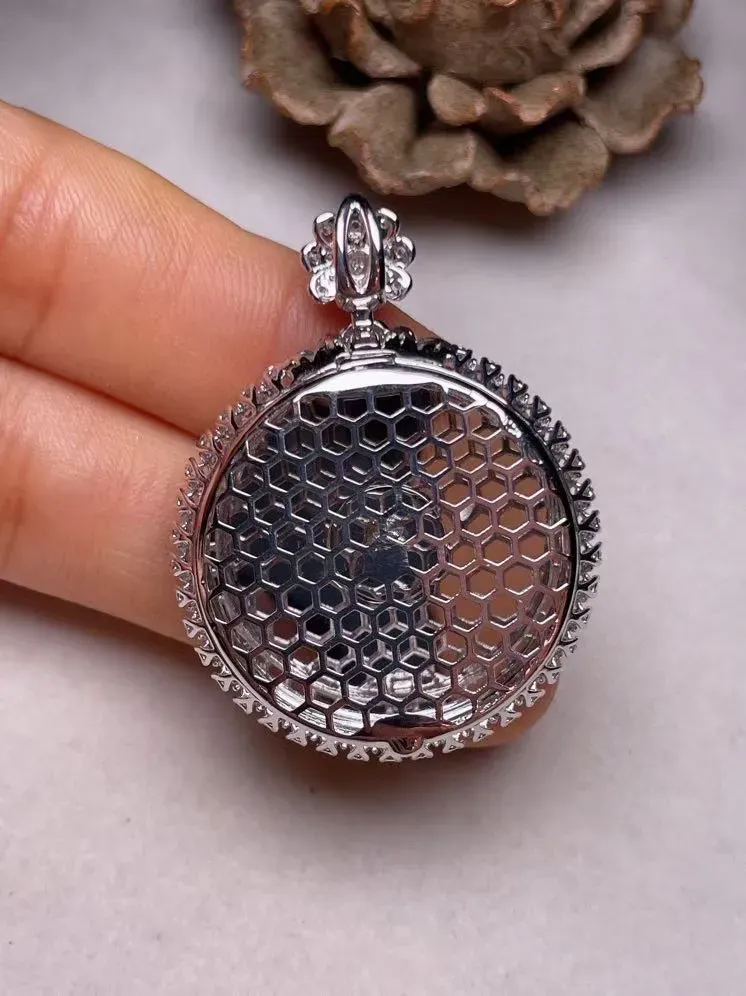 冰糯种辣色平安扣吊坠、真金真钻镶嵌，种水好，玉质细腻 .裸石尺寸 26.0