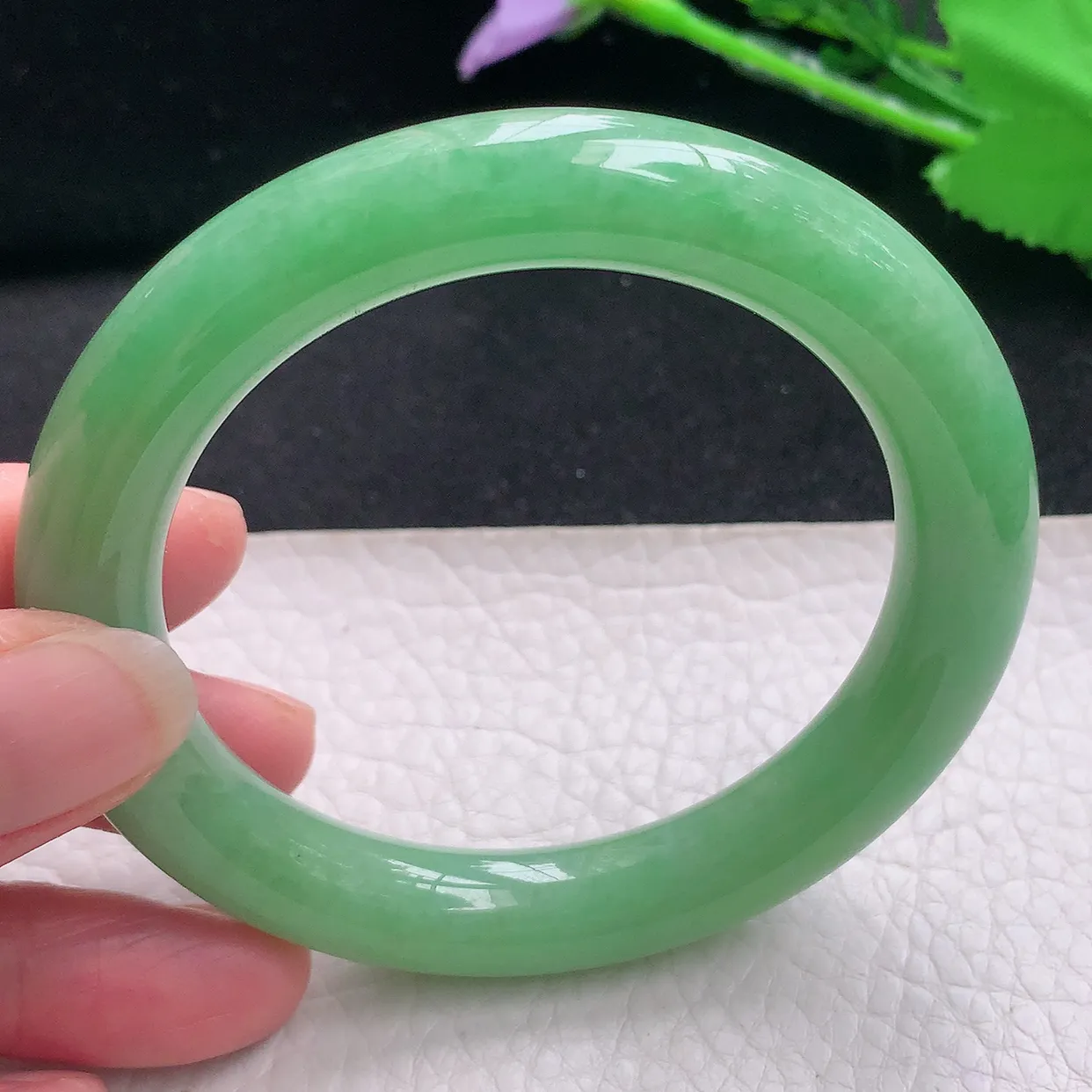 yh自然光56.5*10.6美人镯 翡翠玉手镯水润满绿圆条玉手环 美人镯