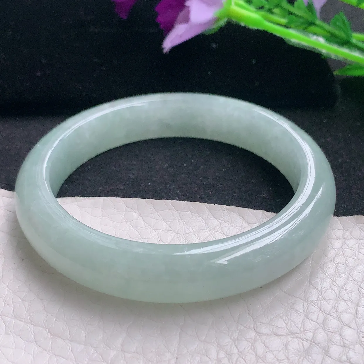 xx自然光54*11.3*8平安镯 翡翠A货水润浅绿宽边玉手镯玉手环