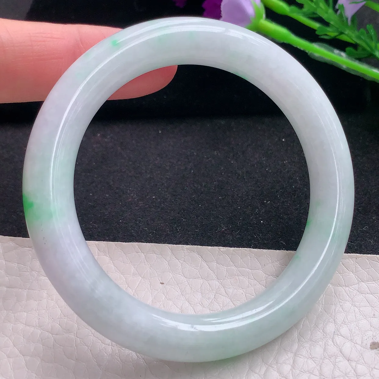 yh自然光54*9.6美人镯 翡翠玉手镯水润飘绿圆条玉手环 美人镯