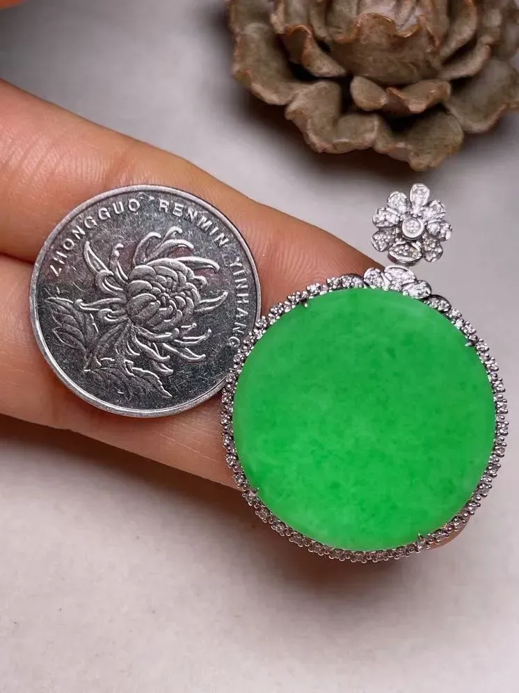 冰糯种辣色平安扣吊坠、真金真钻镶嵌，种水好，玉质细腻 .裸石尺寸 26.0