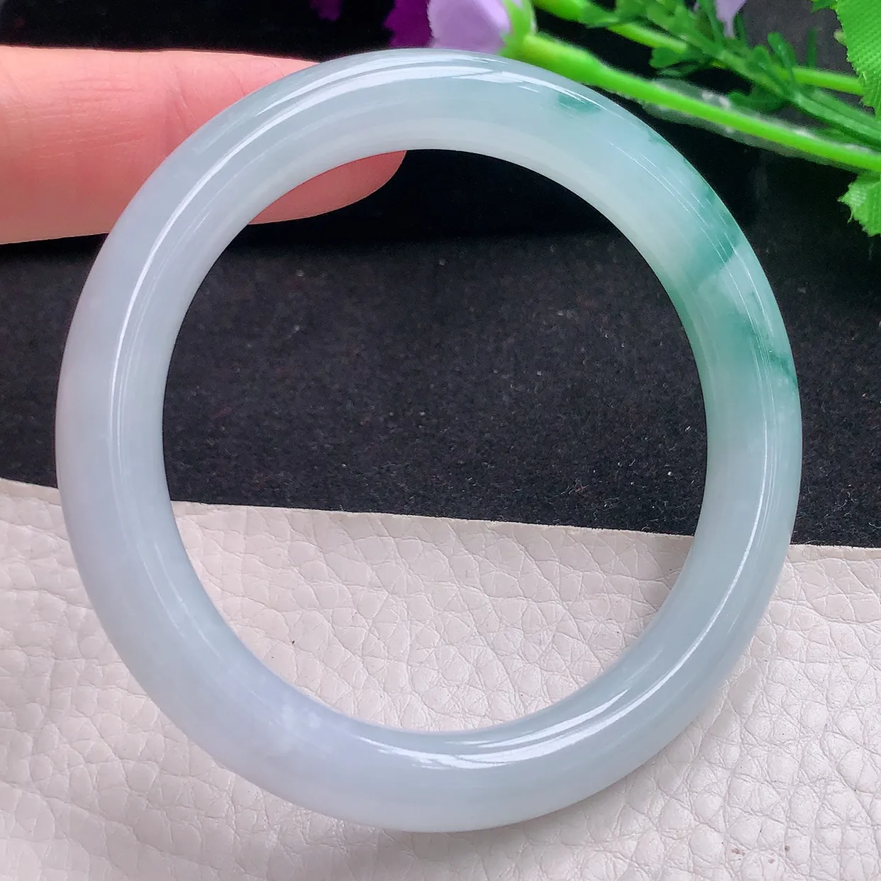 xo自然光57*9美人镯 缅甸翡翠A货冰飘花圆条玉手镯玉手环