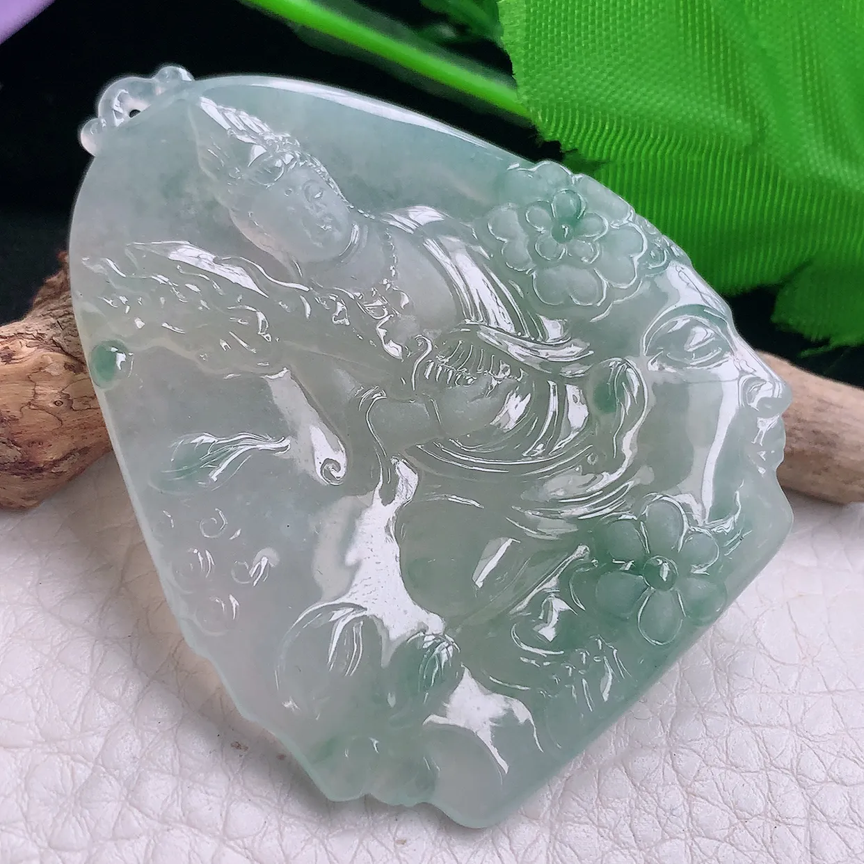 Lz实拍59.5*47.8*5.5缅甸天然翡翠虚空藏菩萨吊坠 生肖守护神玉坠