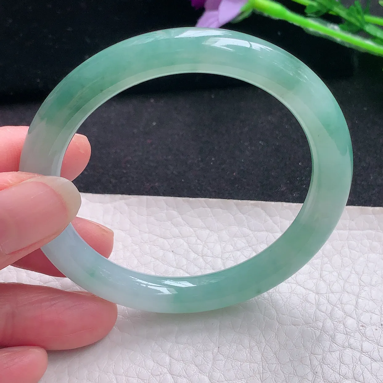 xo自然光53.5*8.5美人镯 缅甸翡翠A货飘花圆条玉手镯玉手环