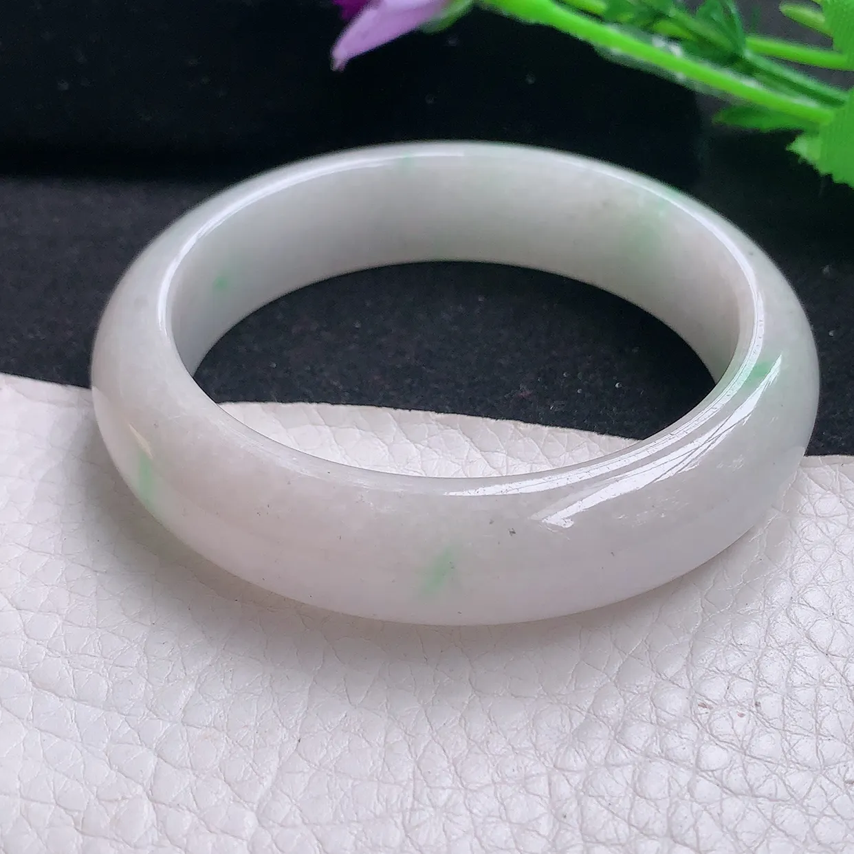 ee自然光55*14*8.4平安镯 缅甸翡翠A货飘绿宽边玉手镯玉手环