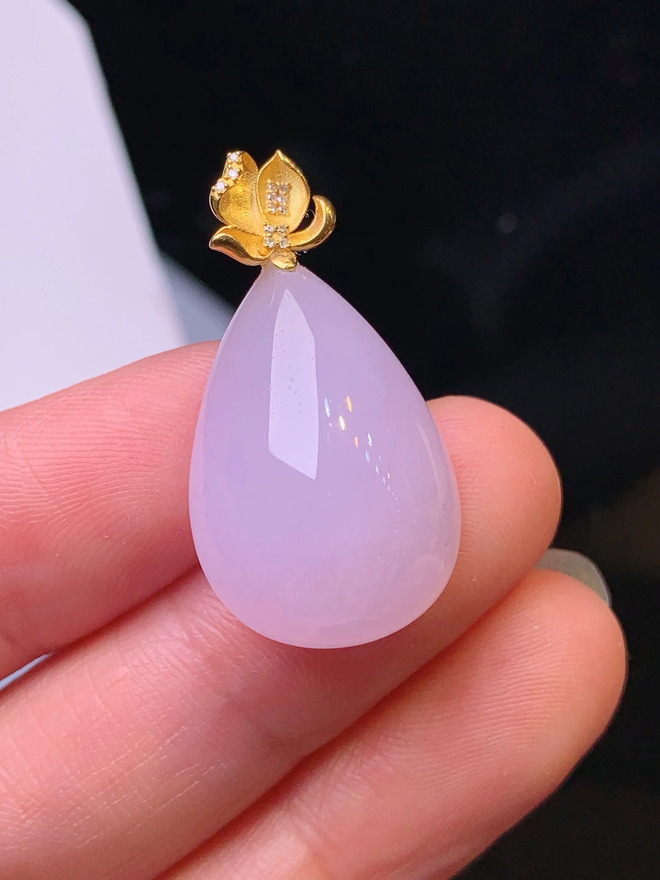 18k金镶嵌紫罗兰水滴吊坠 玉质细腻 色泽清新艳丽 整体尺寸29.2*15.7*10