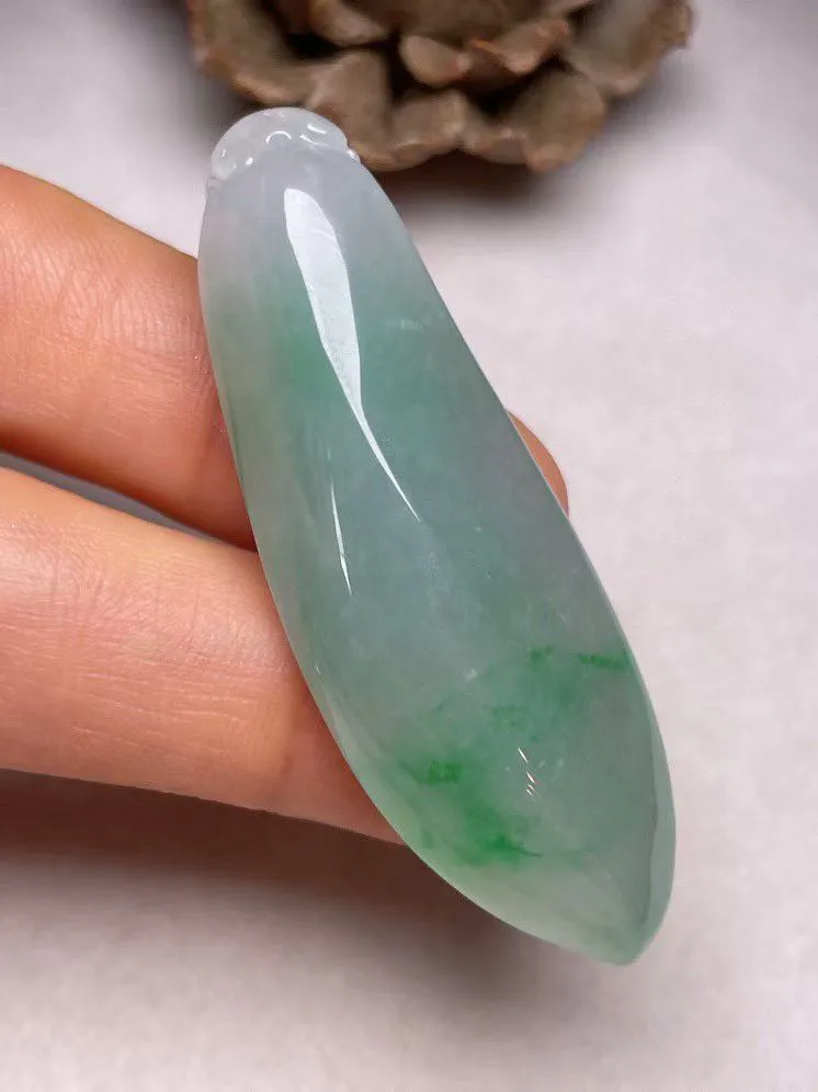 冰糯种飘绿【福瓜】吊坠，种水好，玉质细腻 ，卖相好.