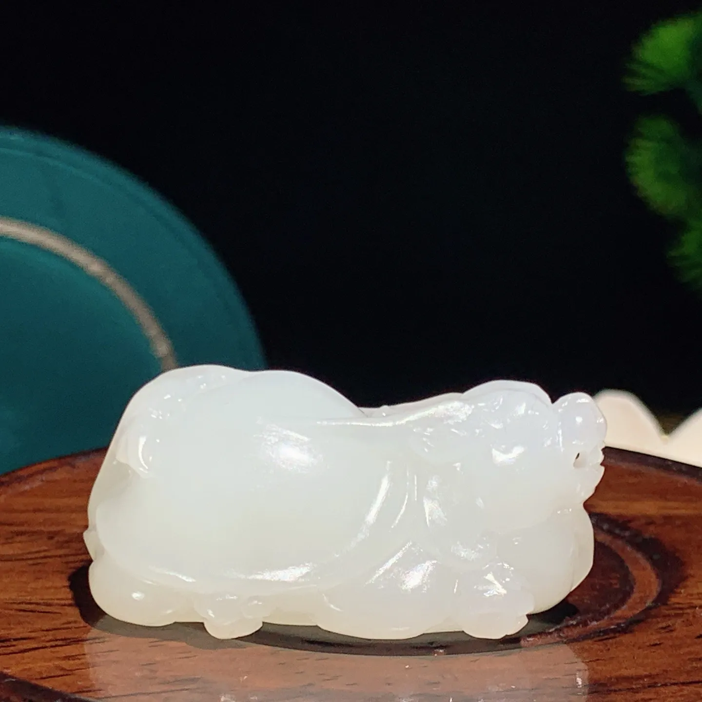 和田玉白玉羊脂白富贵长寿龙龟挂件。尺寸41/27/19重30克。玉质细腻油润。手推出油。佩戴高端典雅